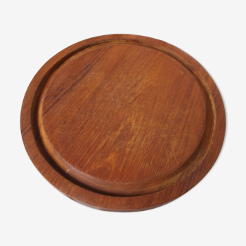 Round wooden cutting board