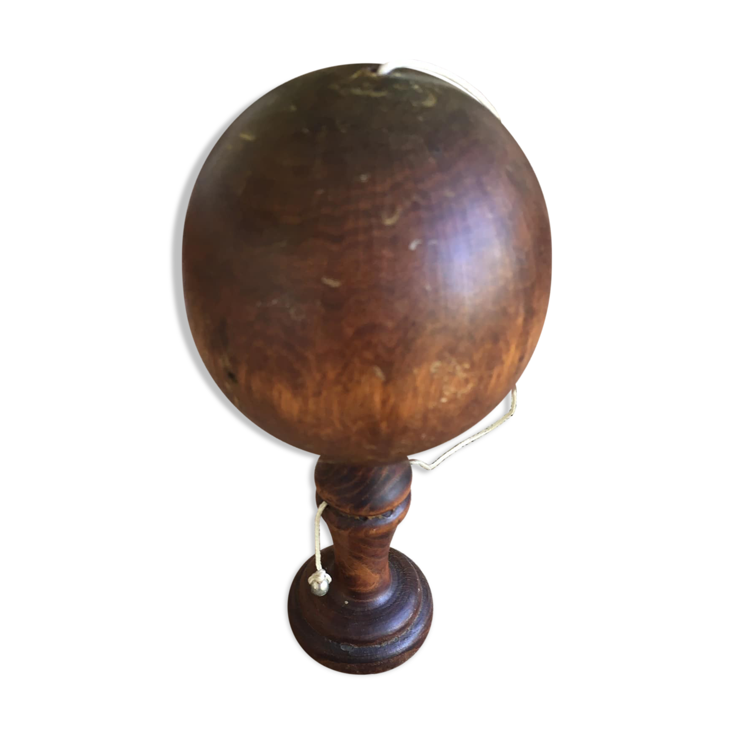 Bilboquet ancien en bois de noyer