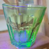 Deux verres à eau vert fluo