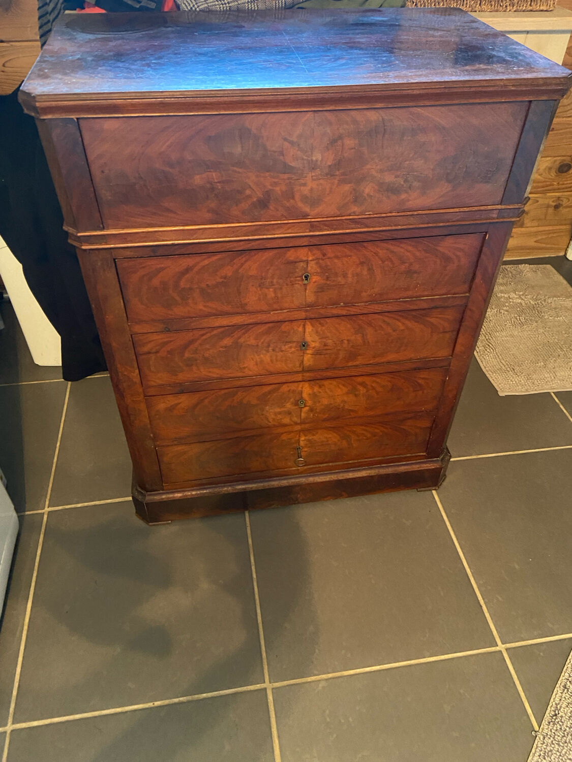 Railway-style bathroom furniture from the 1930s/40s.