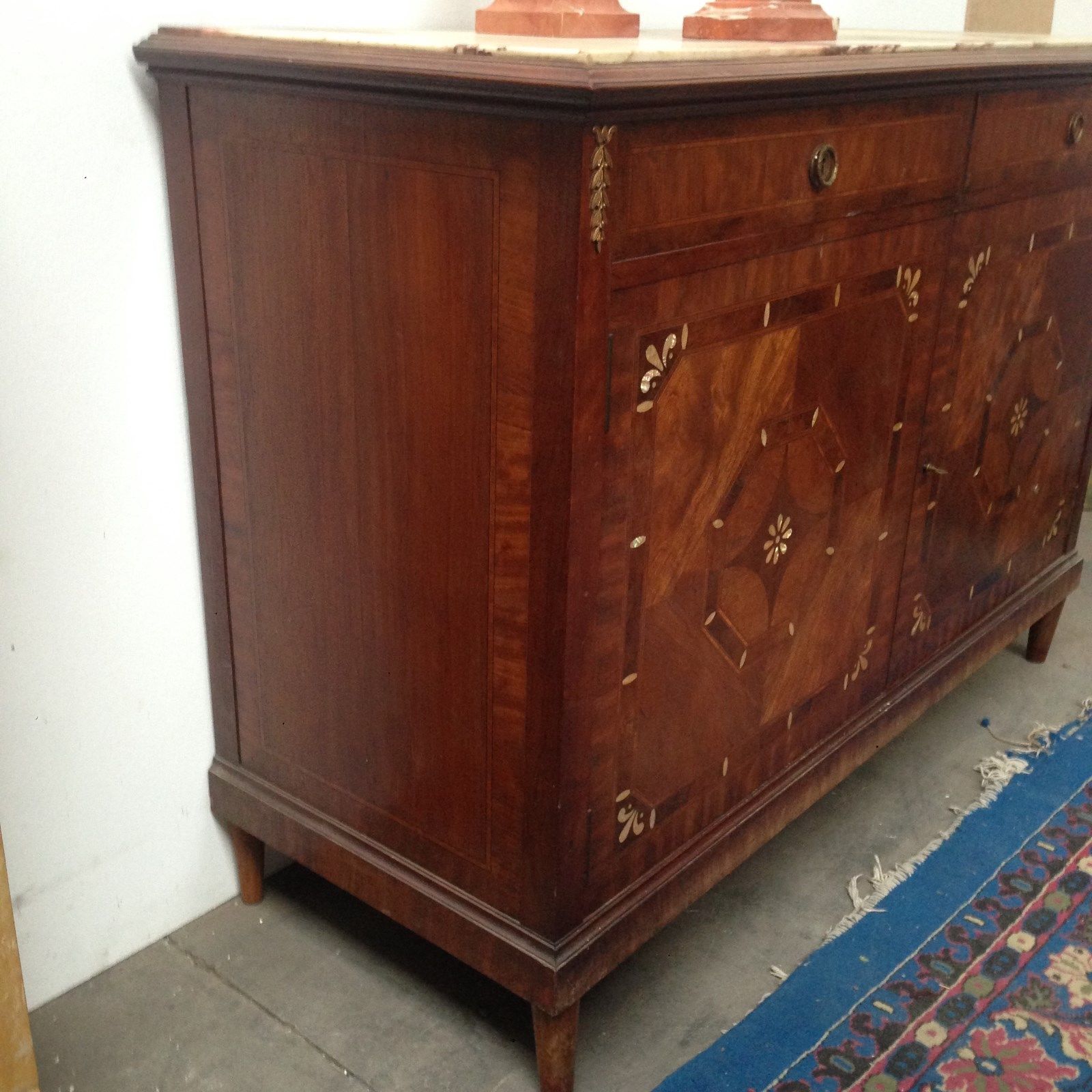 Buffet in marquetry