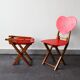 Paire de chaises pliantes vintage en bois pour enfants.