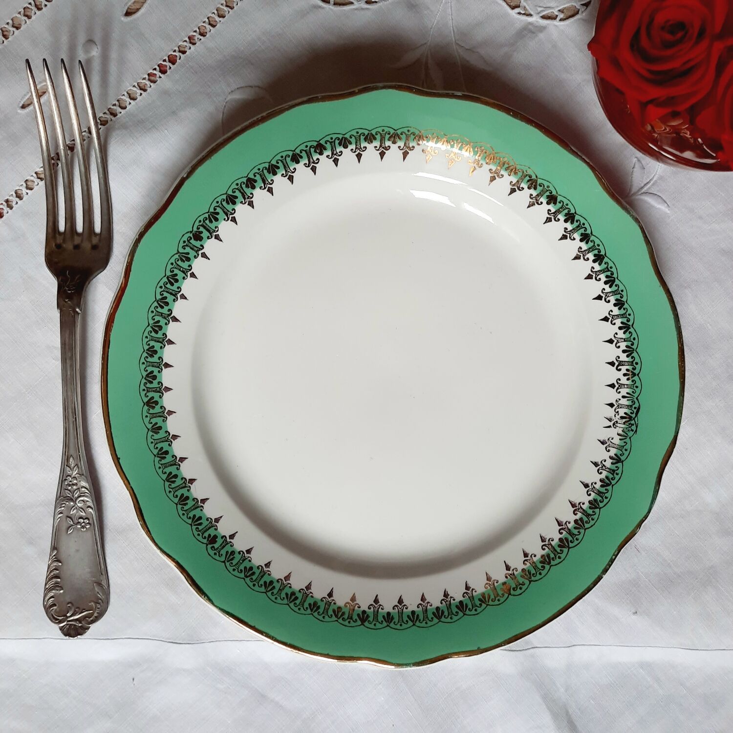 Flat earthenware plates