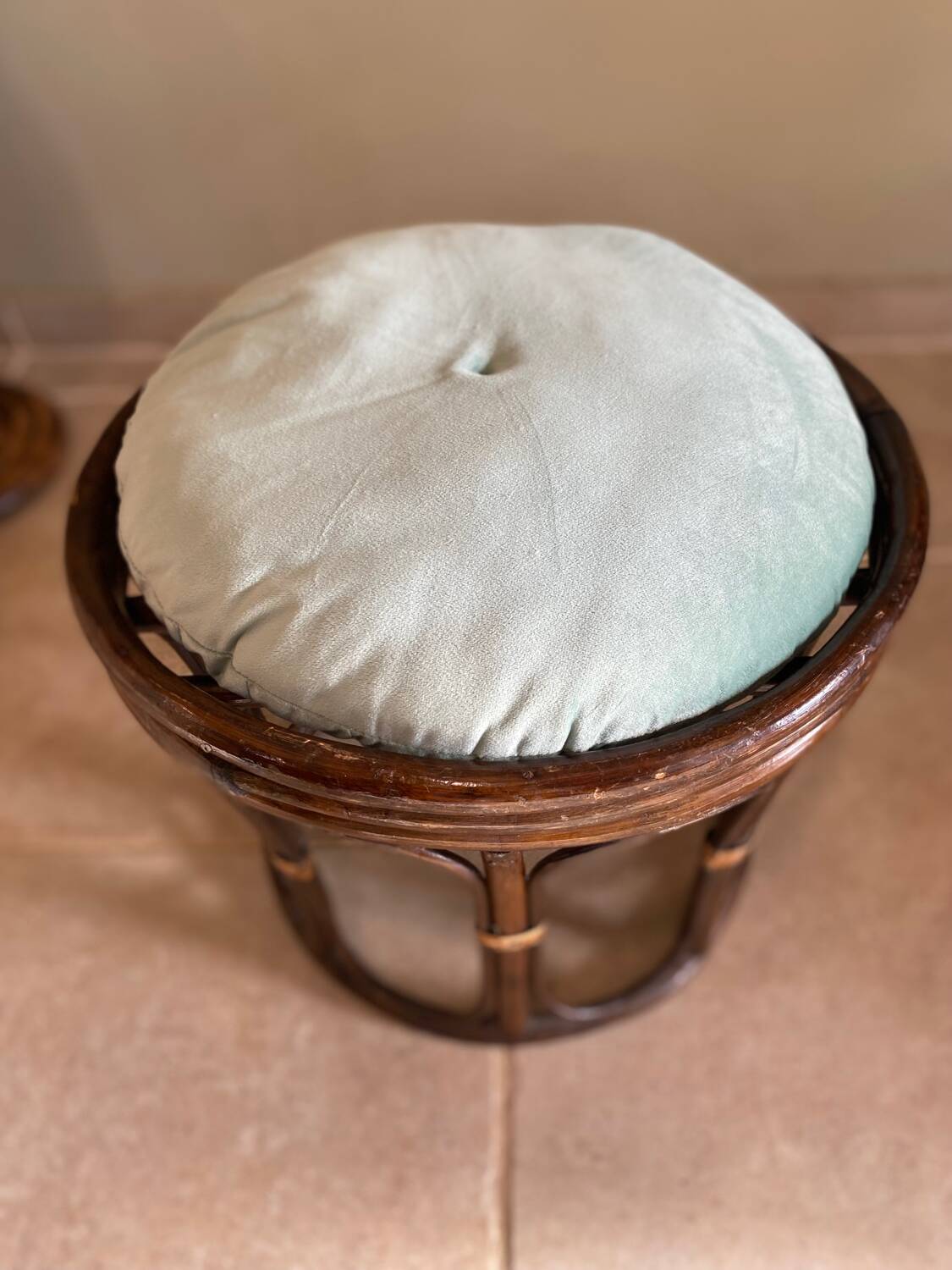 Vintage rattan pouf