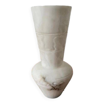 Alabaster vase. White color and marbling