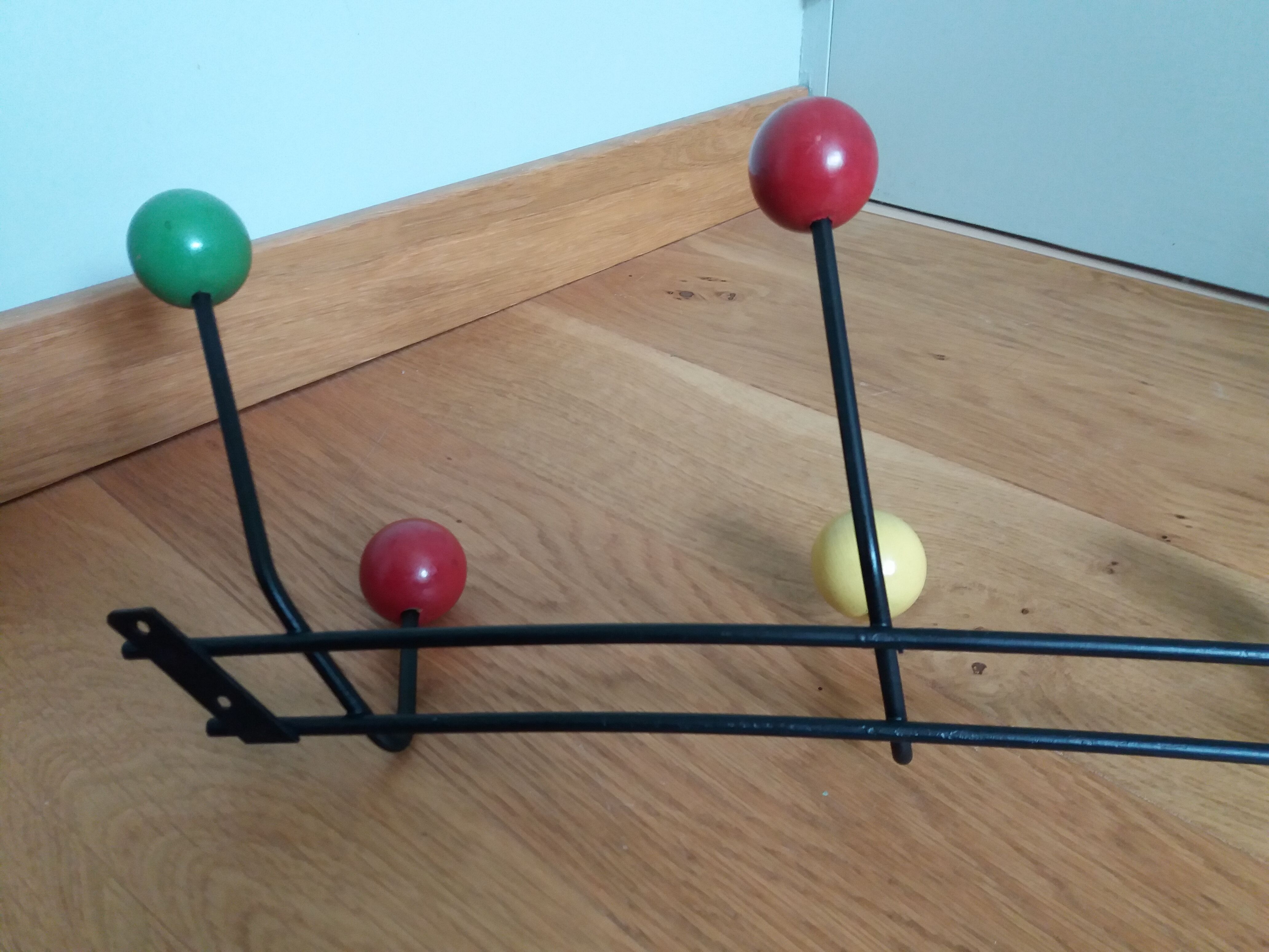 Ball coat rack