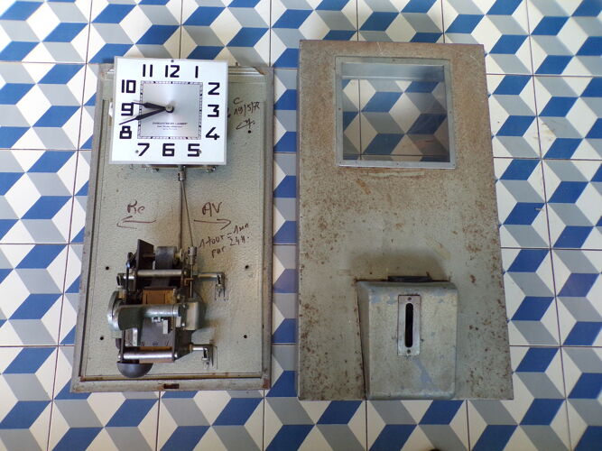 Horloge pointeuse d'usine vintage