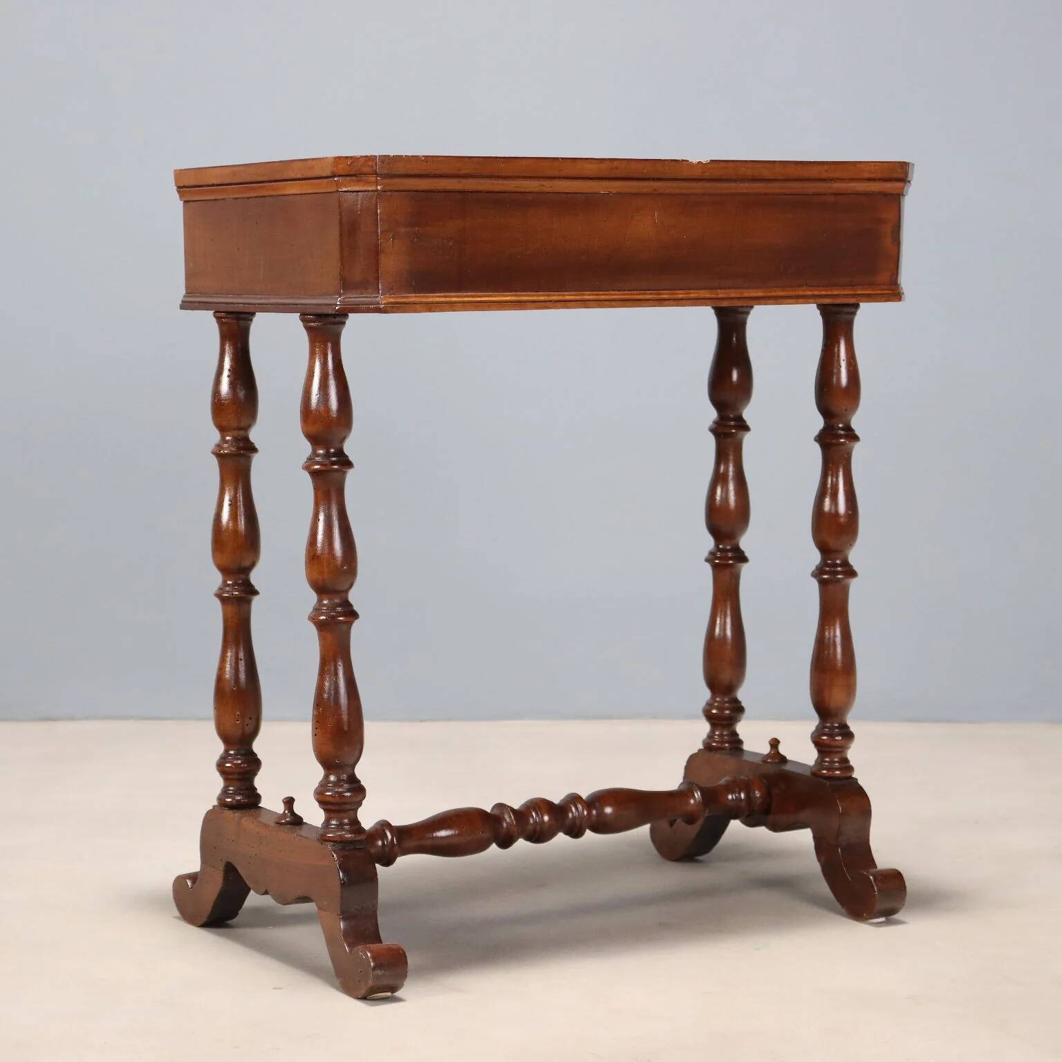 Antique sewing table in walnut with drawer, Italy, late 19th century.