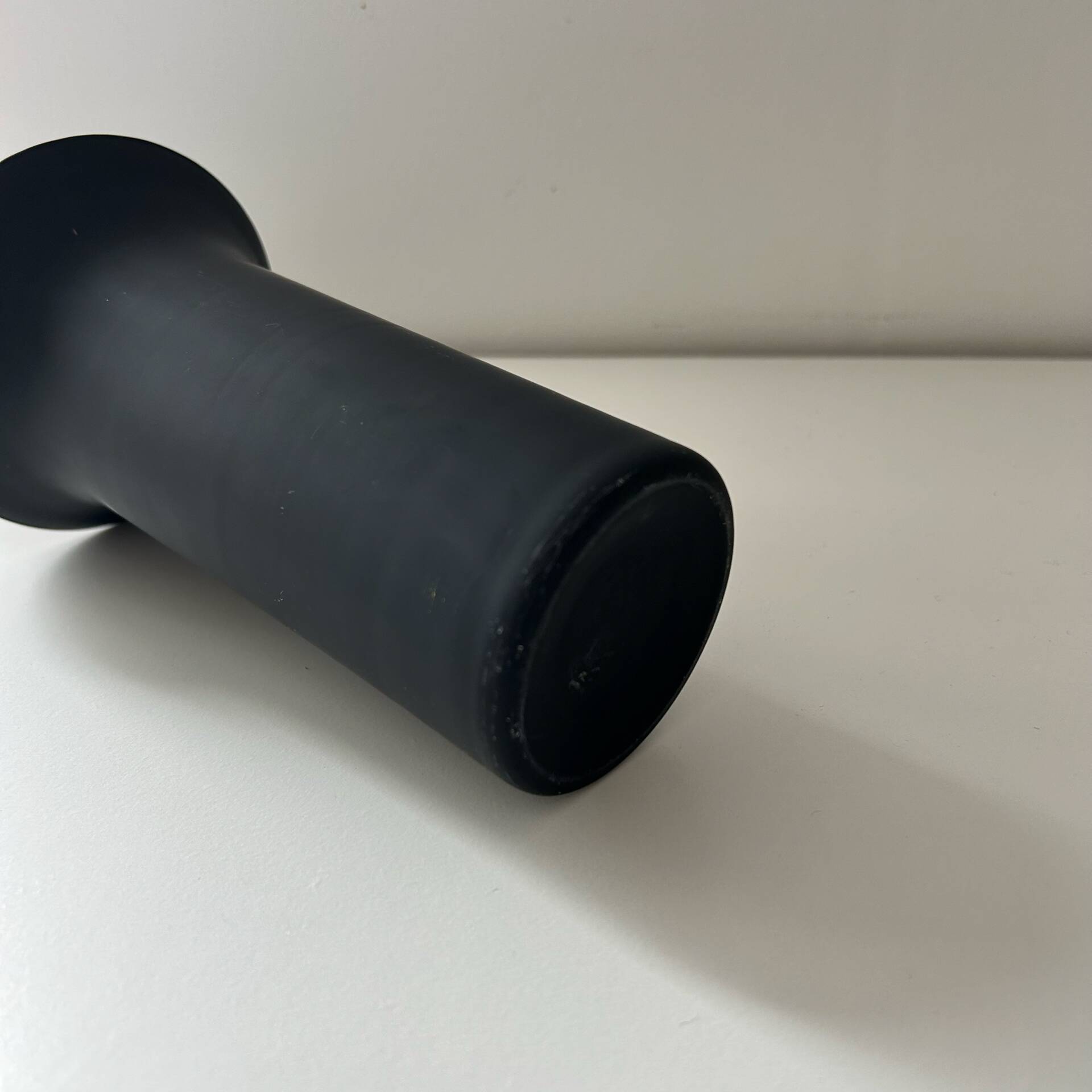 Vase en verre noir mat Habitat 1990