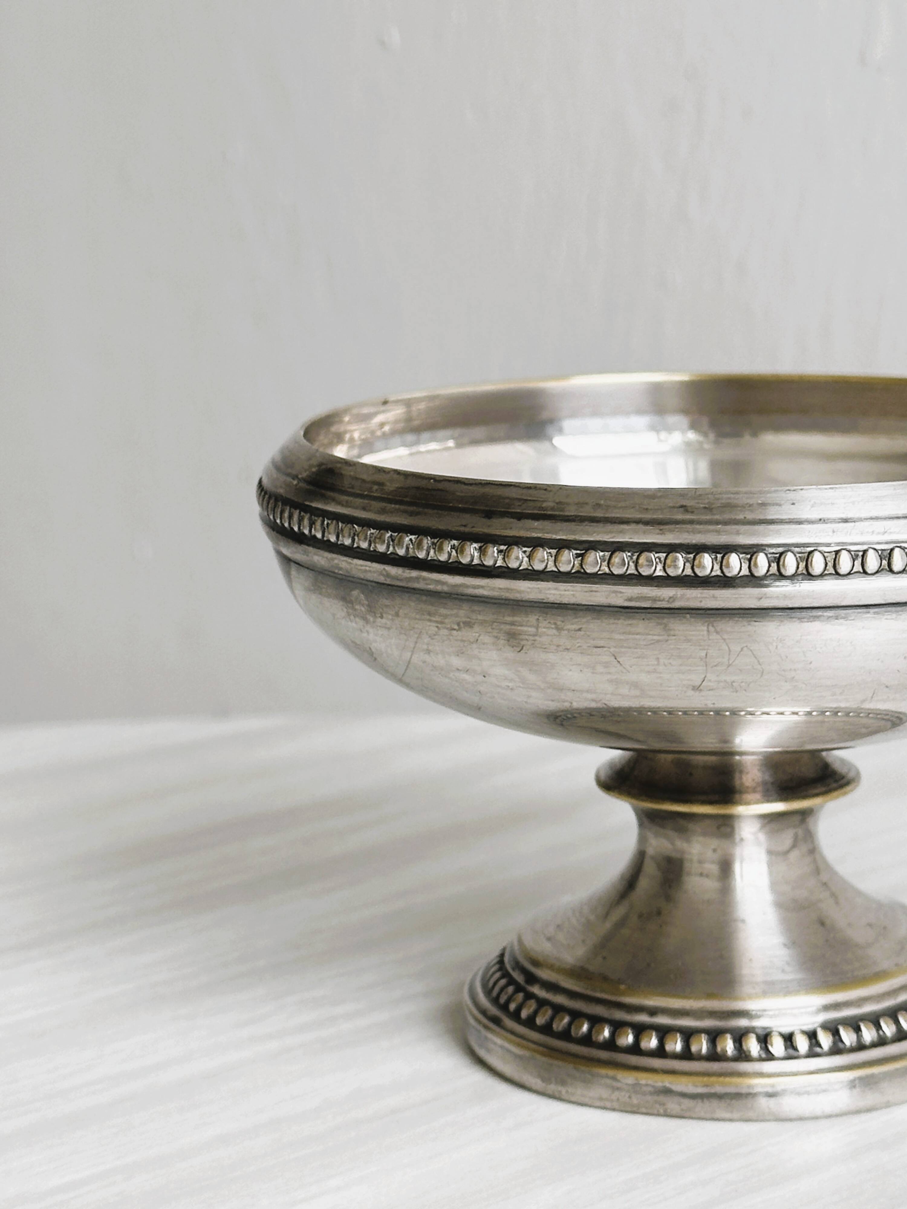 Silver-plated metal presentation bowl