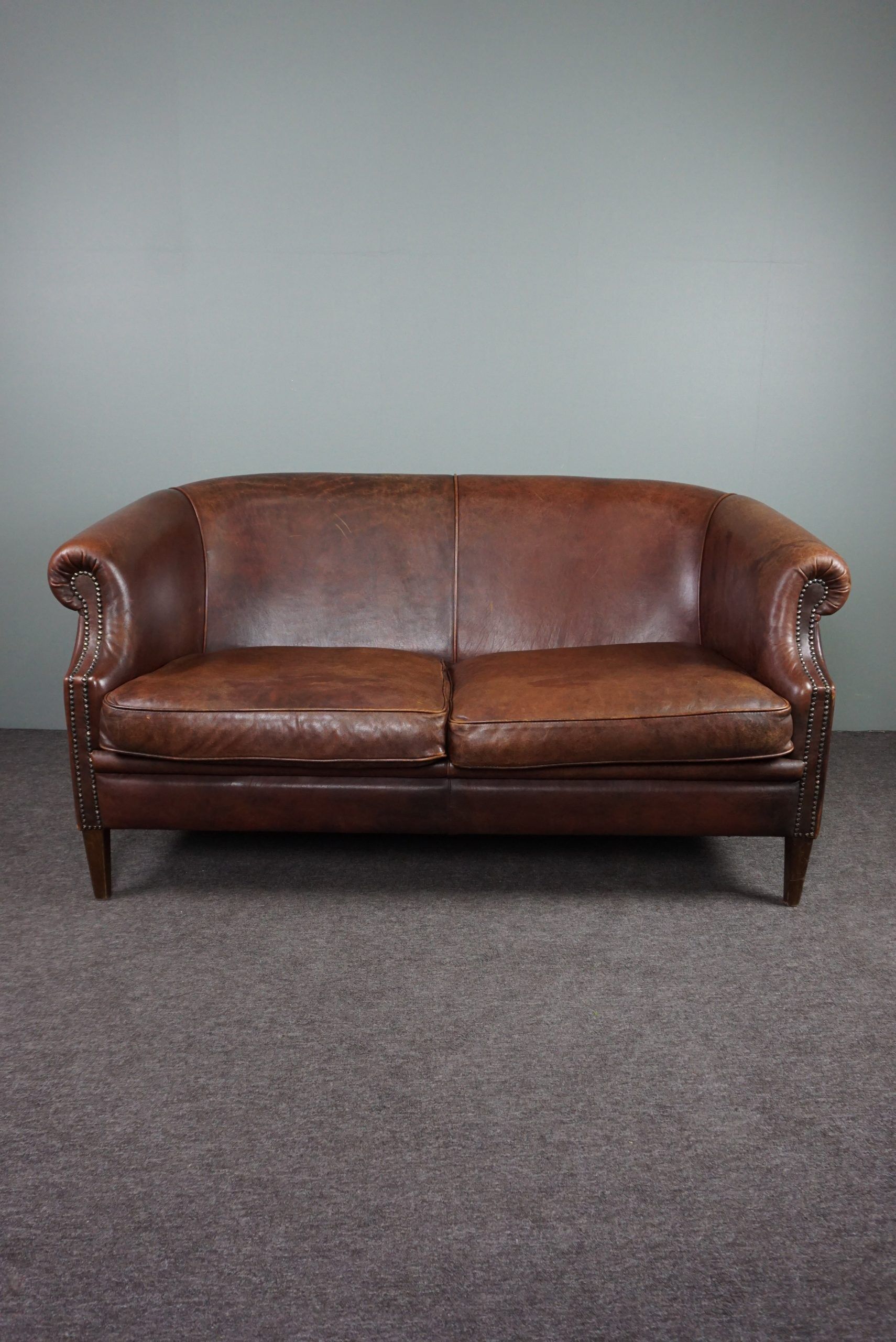 2-seater sofa in sheepskin decorative nails