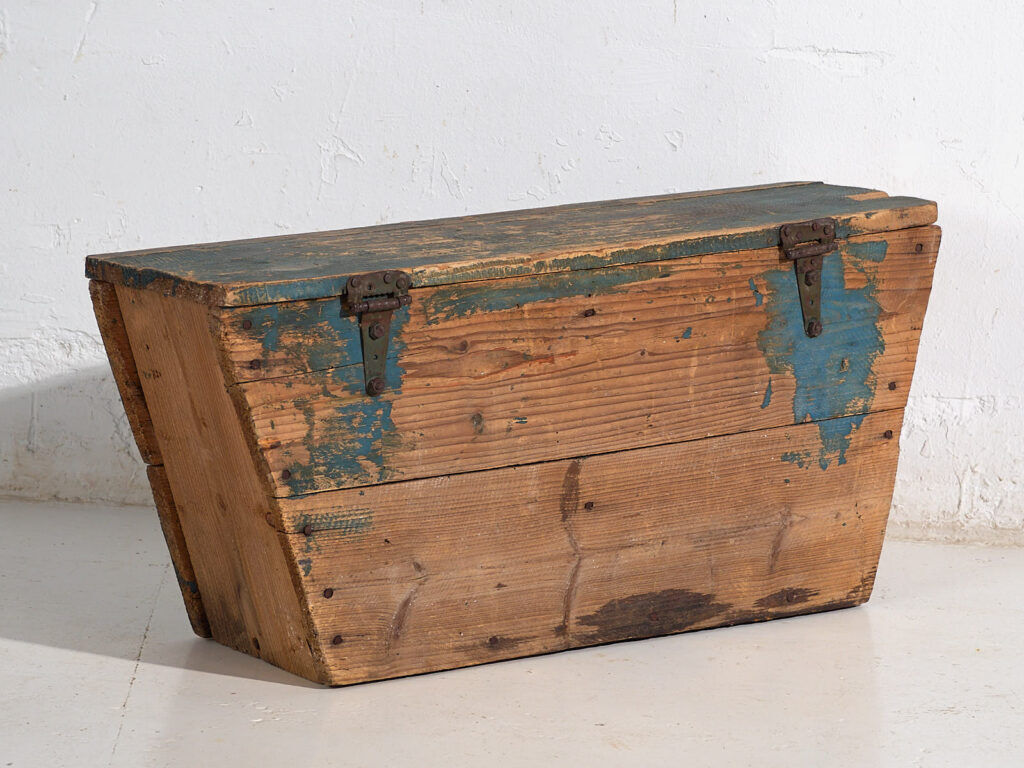 Old storage trunk (c.1920) #112