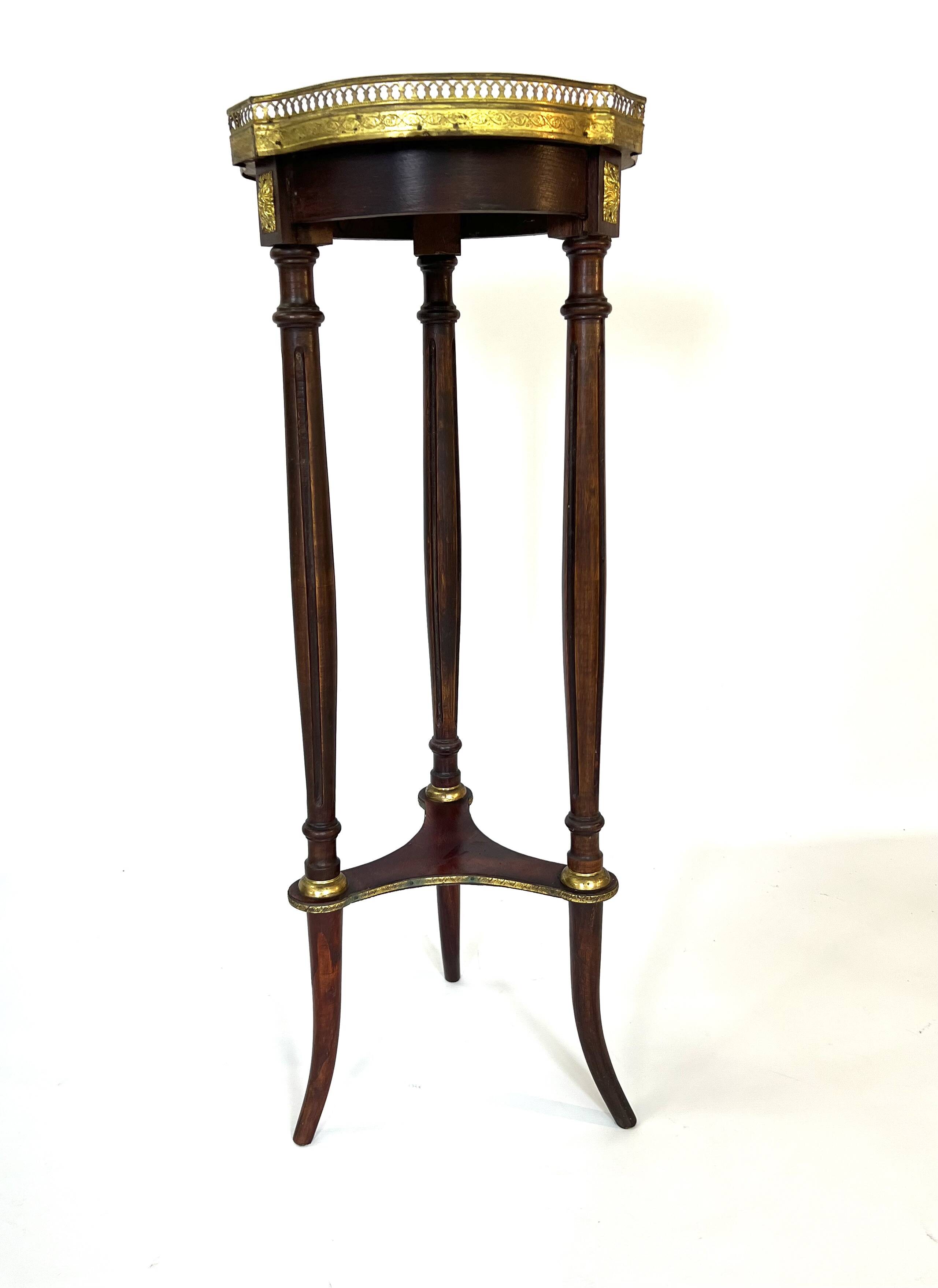 Louis XVI style marble and brass gueridon, 19th century