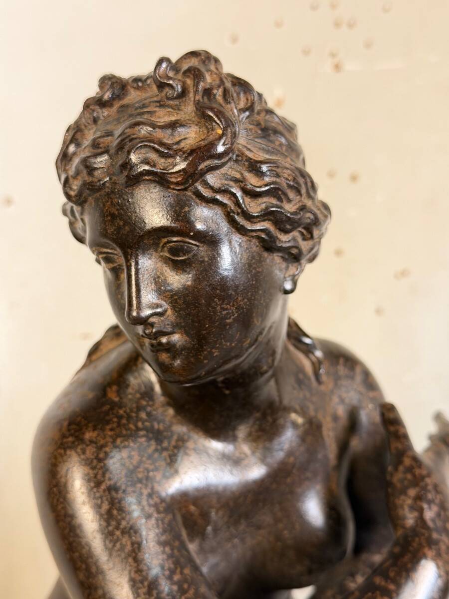 Vénus accroupie, fonte d’après la sculpture de Doidalsas de Bithynie, XIXème siècle