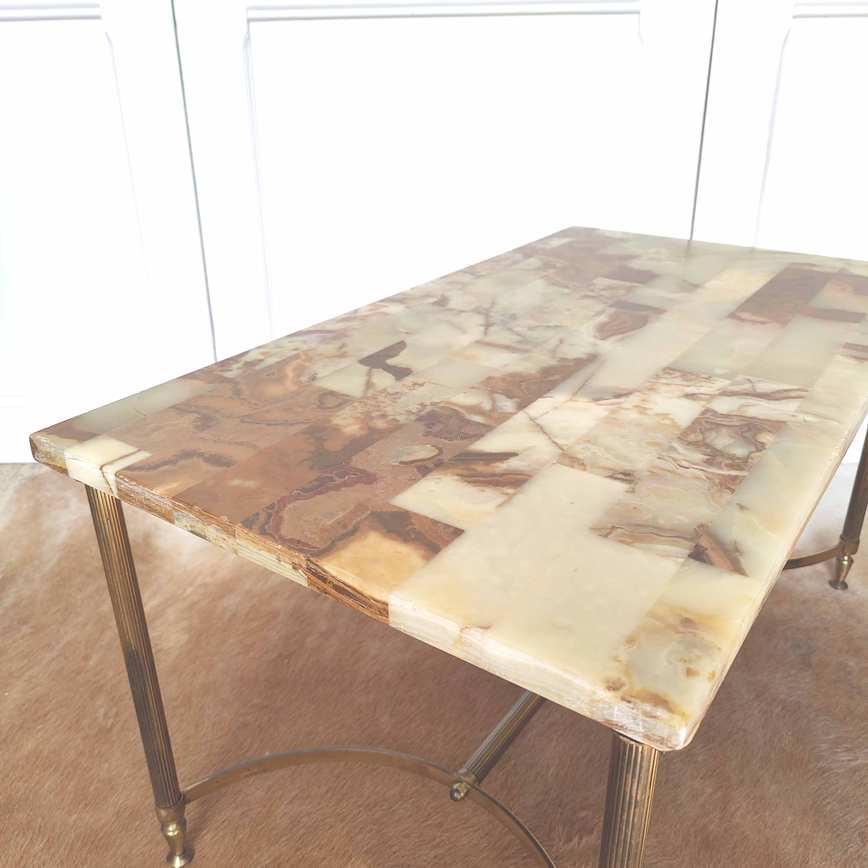 Coffee table marble onyx and gilded metal
