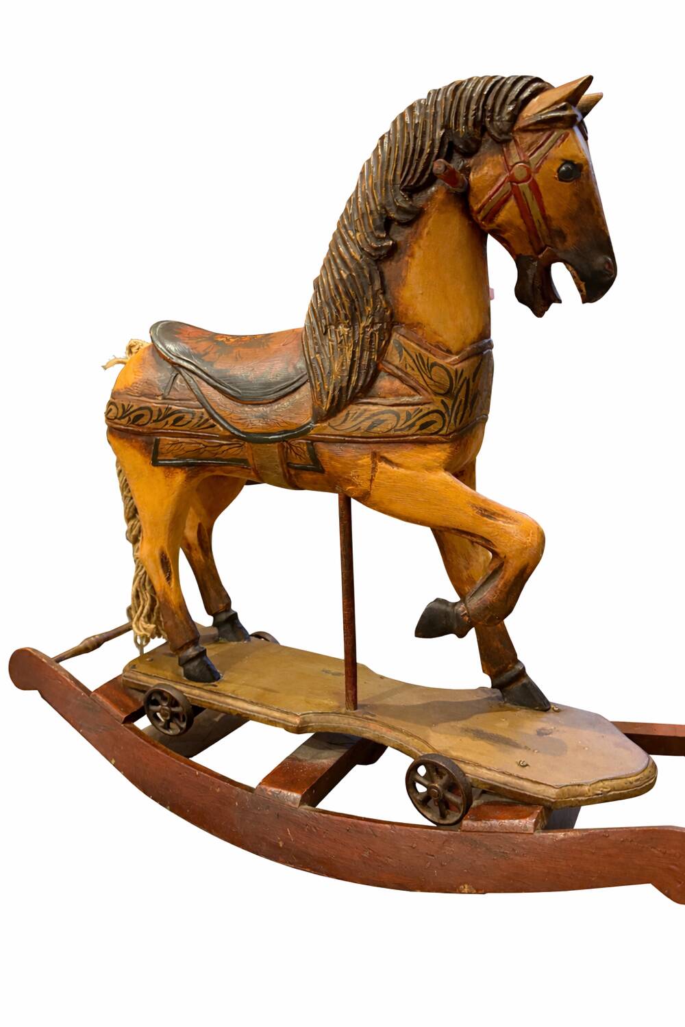 Cheval à bascule en bois ancien avec peinture d'origine, sculpté à la main.