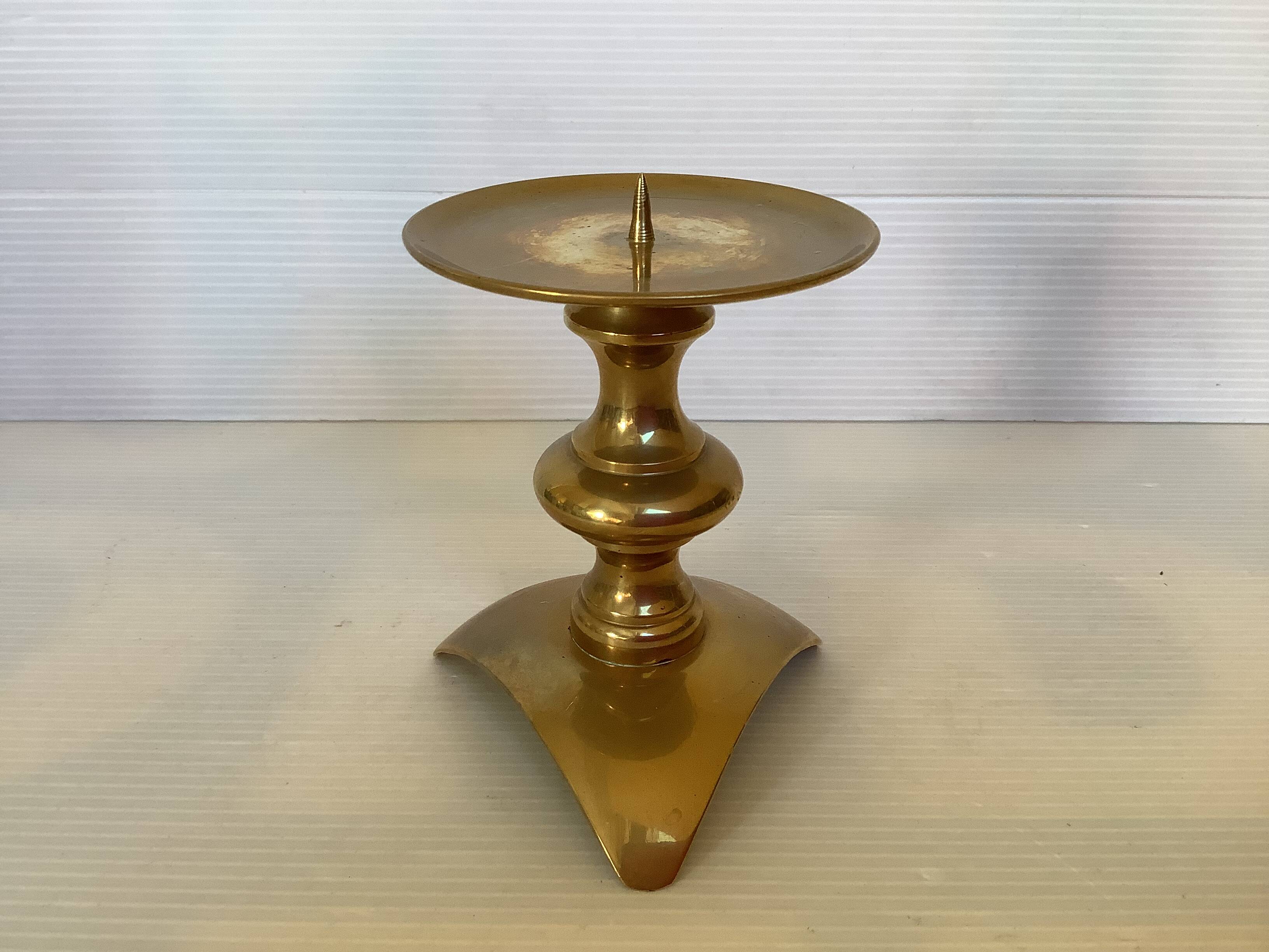 Tripod candlestick in brass