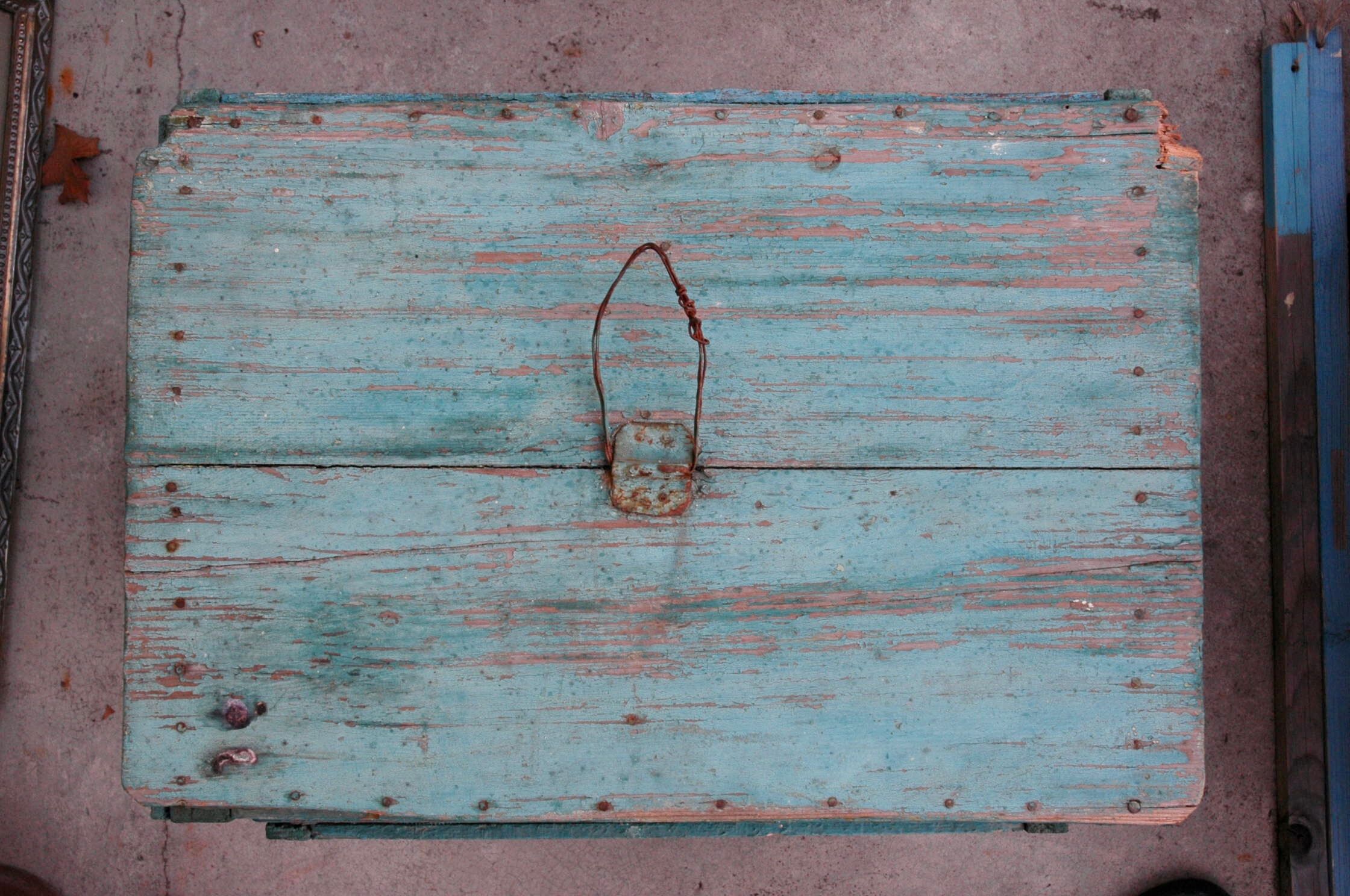 Old wooden eating guard (h 48cm)