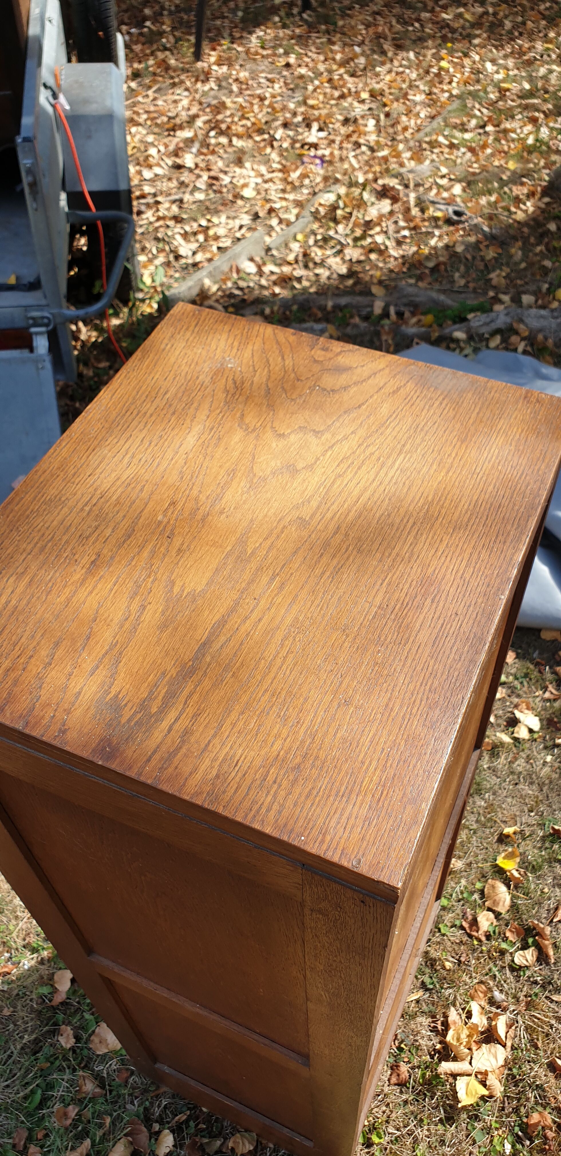 Administrative furniture column