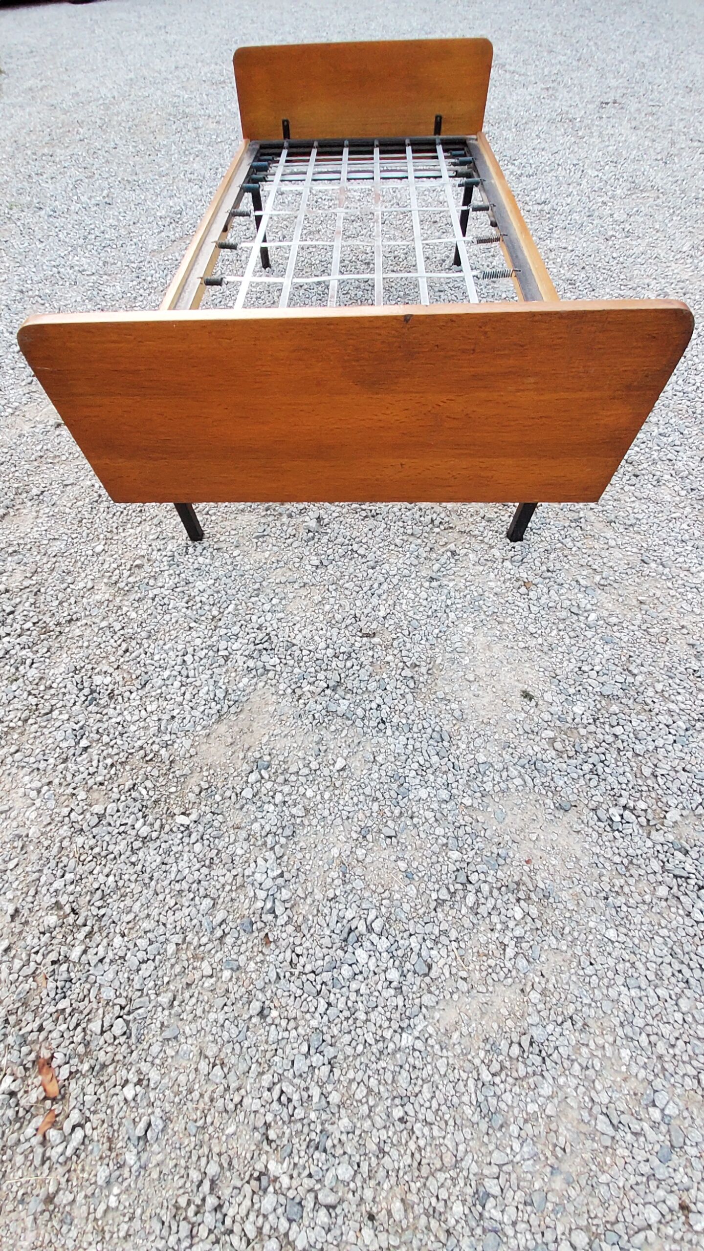 Banquette des années 60 en chêne et pieds métalliques