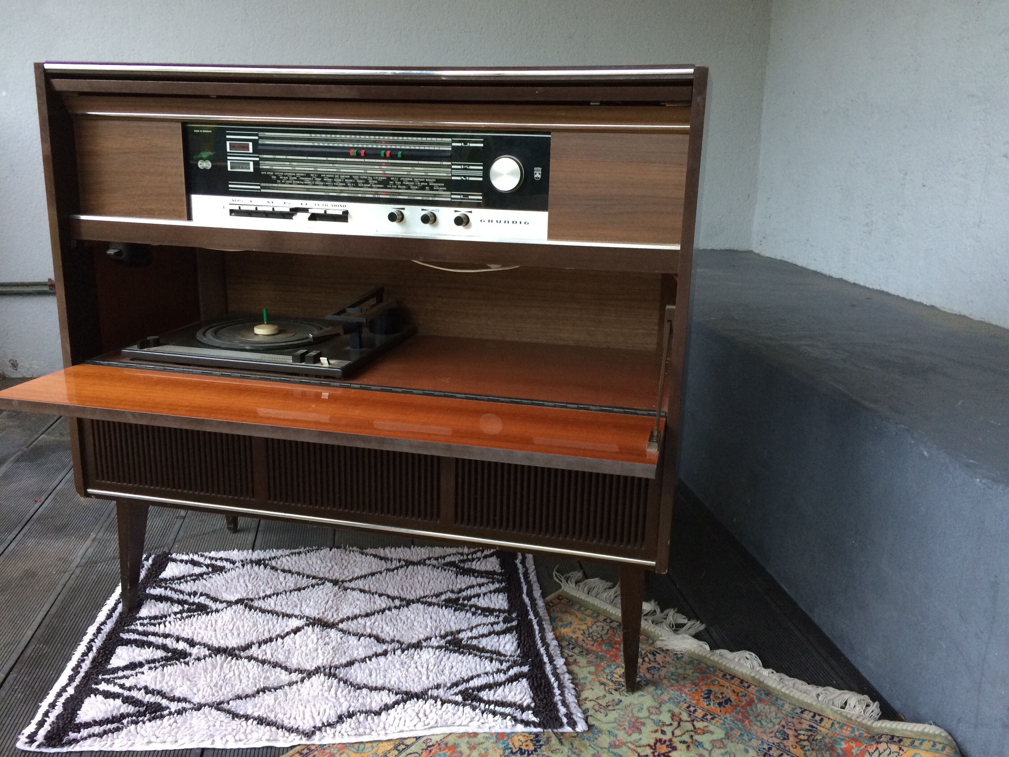 Meuble radio Grundig KS 717