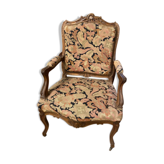 Fauteuil en noyer style Louis XV