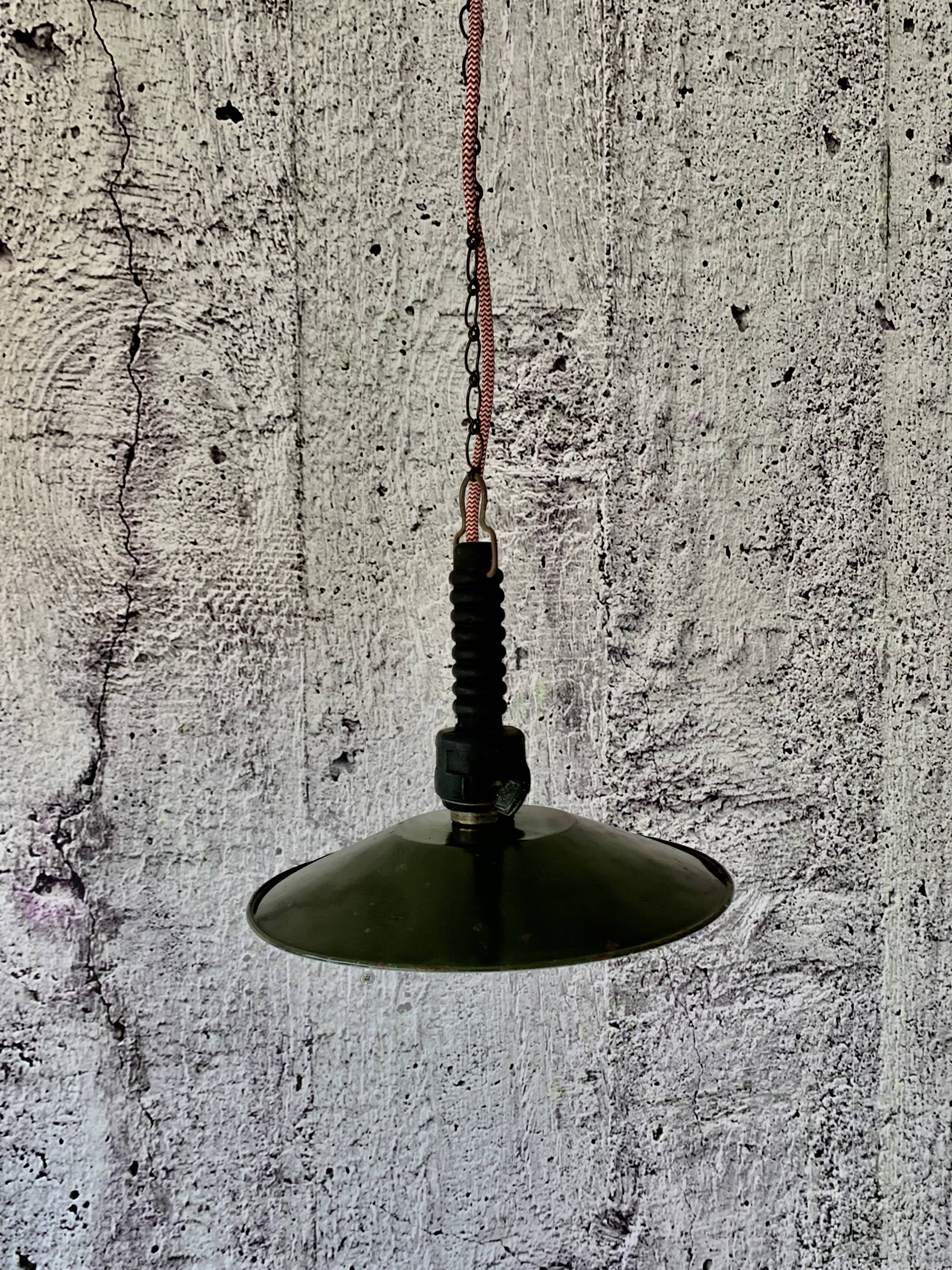 Suspension tôle émaillée