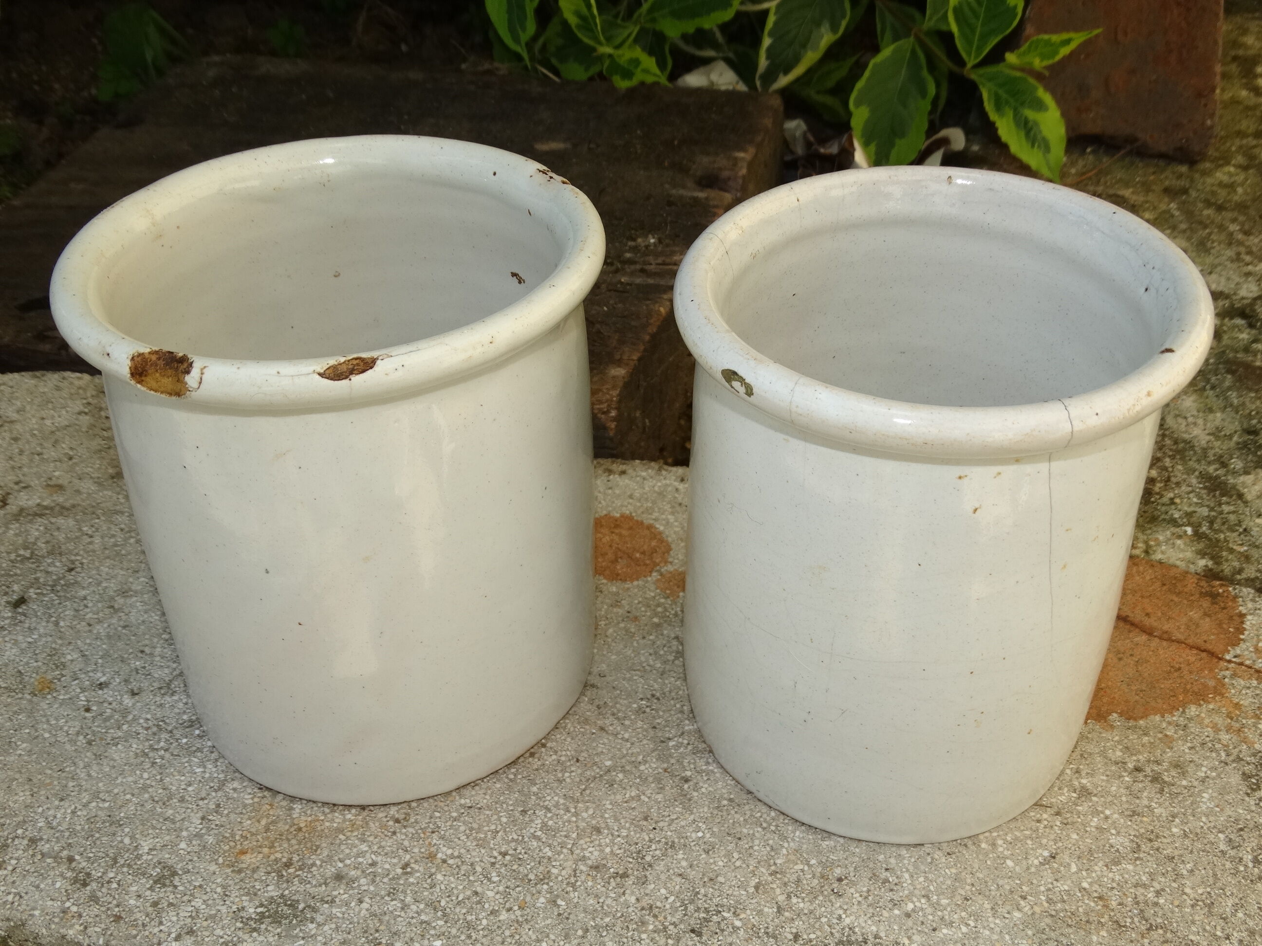 Pot stoneware old enamel