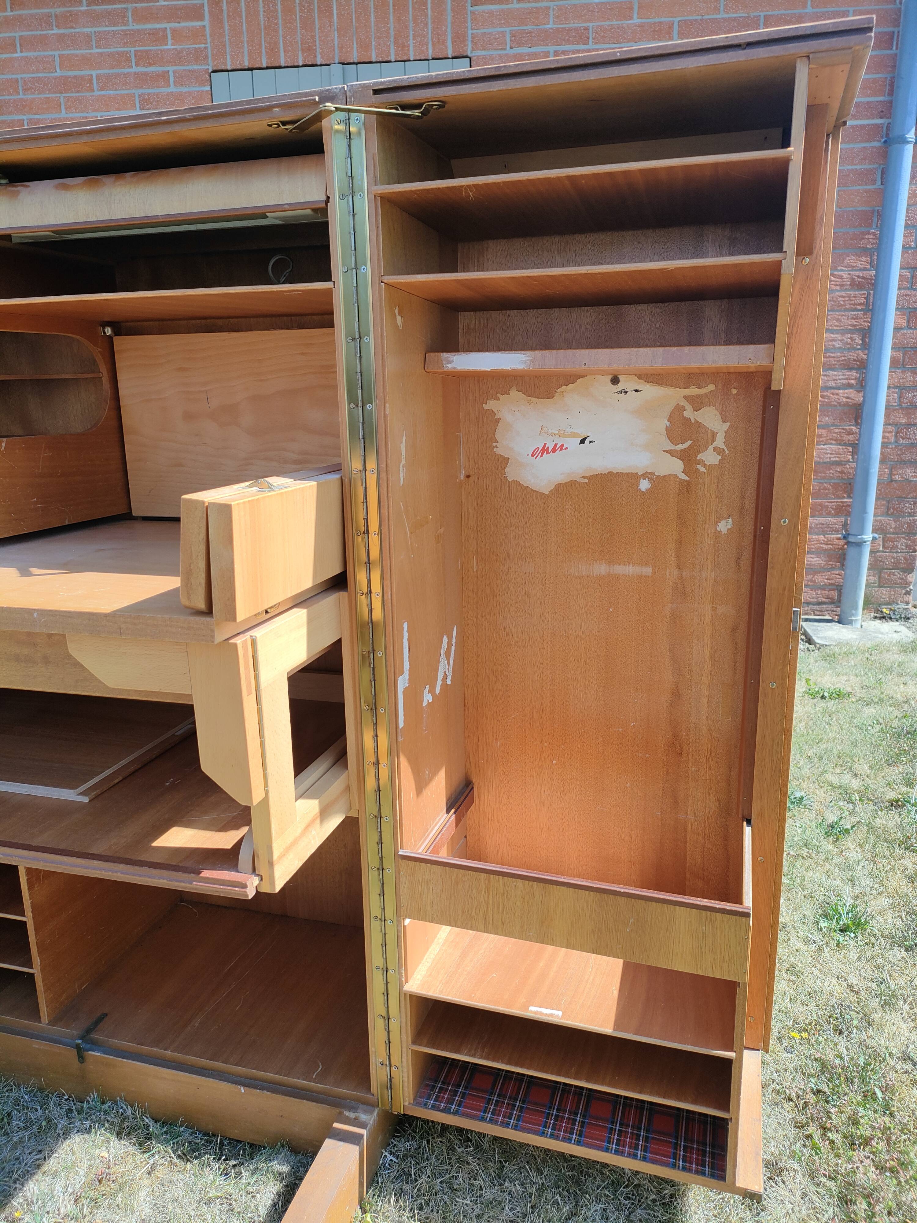 Bureau « magic box »  dans le style de Mummenthaler & Meier