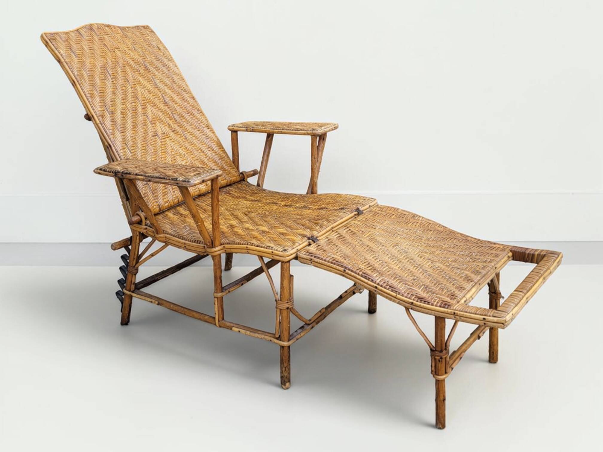Chaise longue / fauteuil de repos en rotin