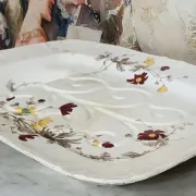 Very large rectangular dish with scalloped edges, made of fine glazed earthenware.