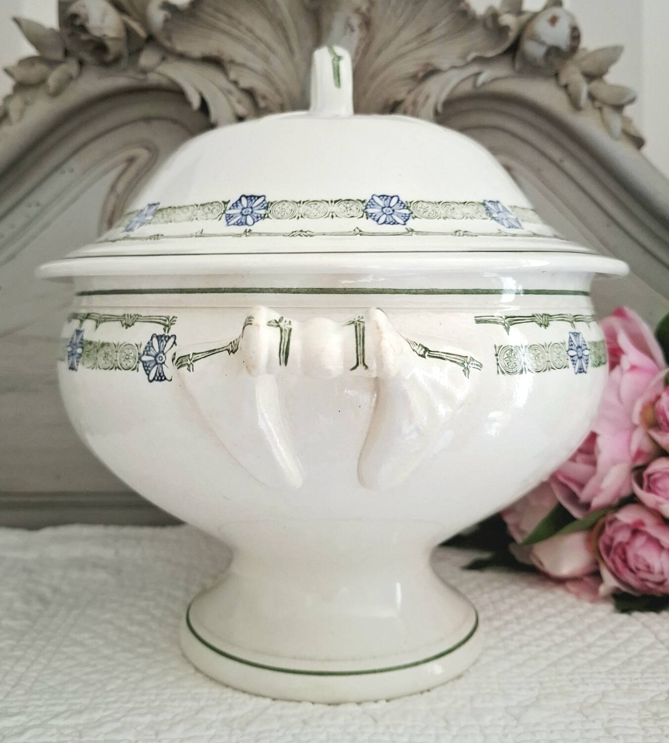Antique deep plates in ironstone with a soup tureen.