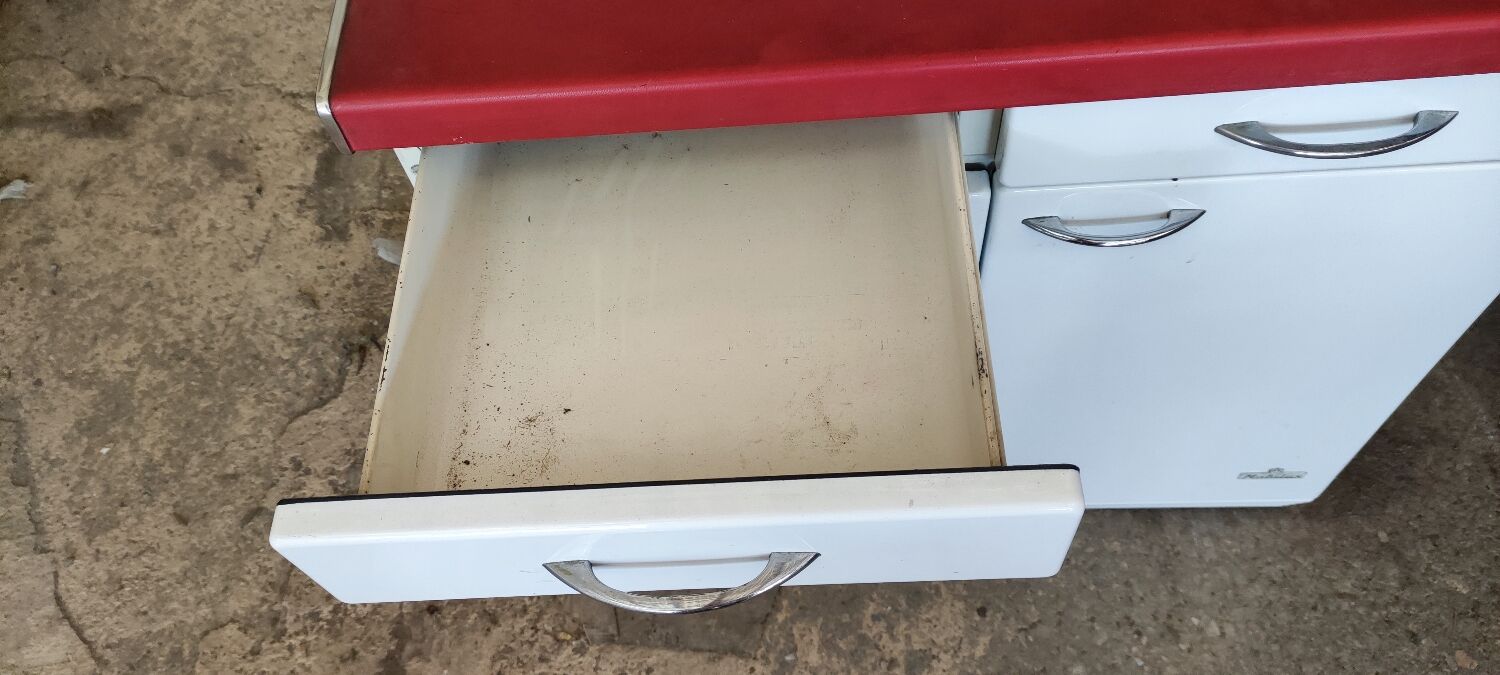 Sideboard in enamelled sheet metal two doors two drawers