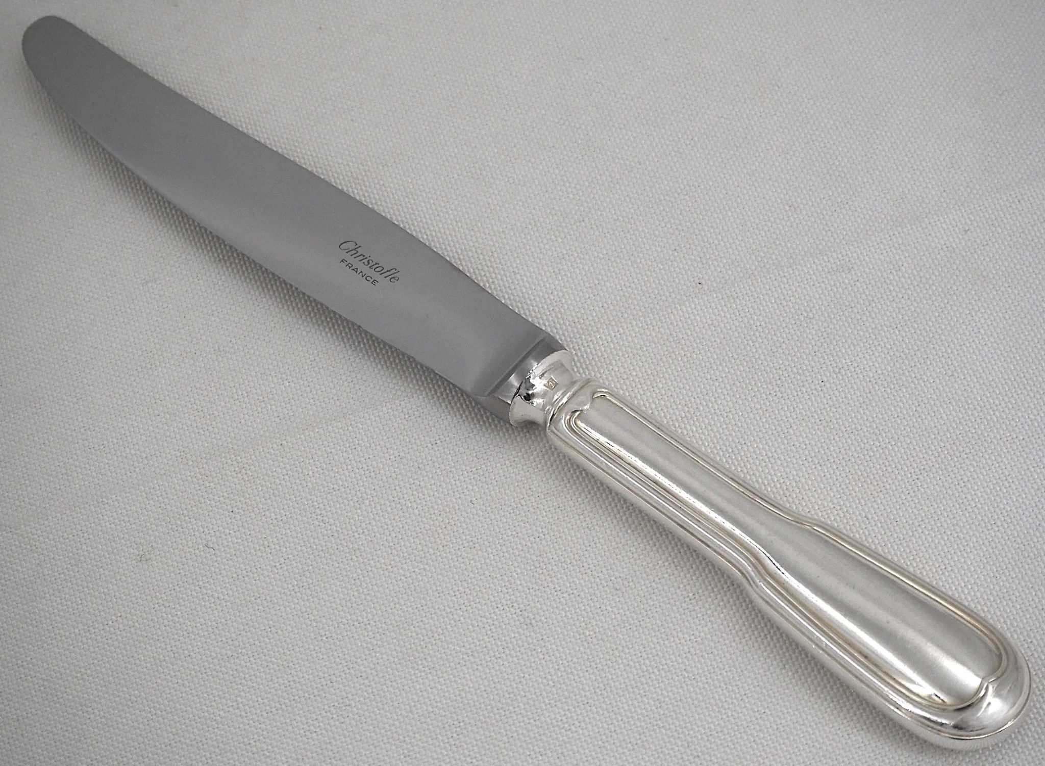Christofle Chinon, Set of 12 silver-plated table knives in excellent condition.