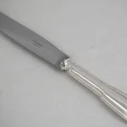 Christofle Chinon, Set of 12 silver-plated table knives in excellent condition.