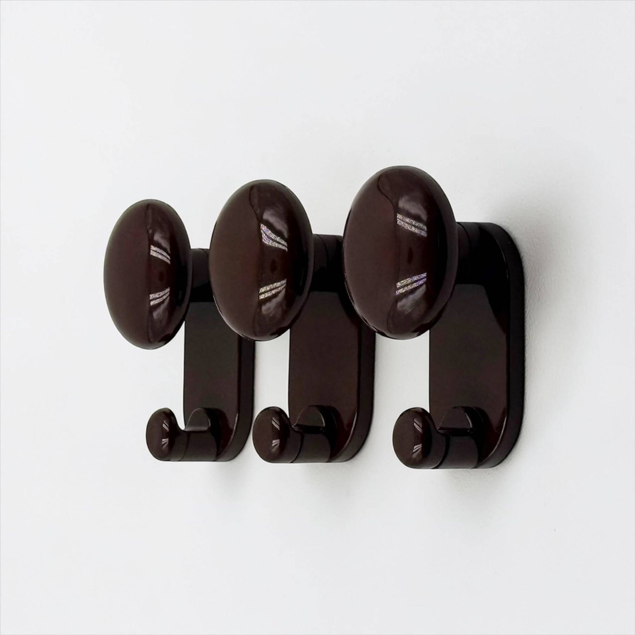 Patères design Carlo Bartoli Con and Con Italie années 70 plastique brun (s