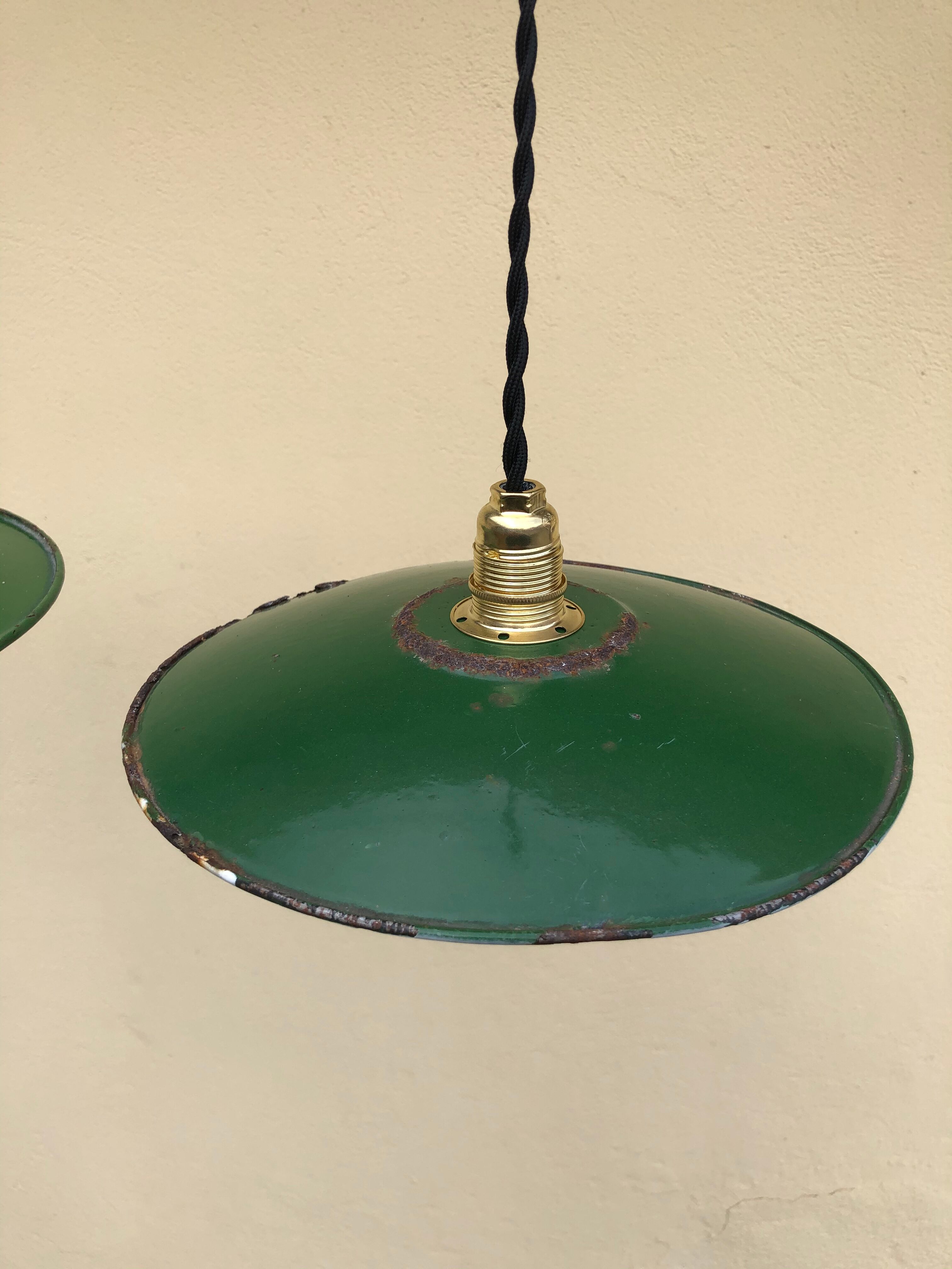 Trio in white green enamelled sheet hanging lamps