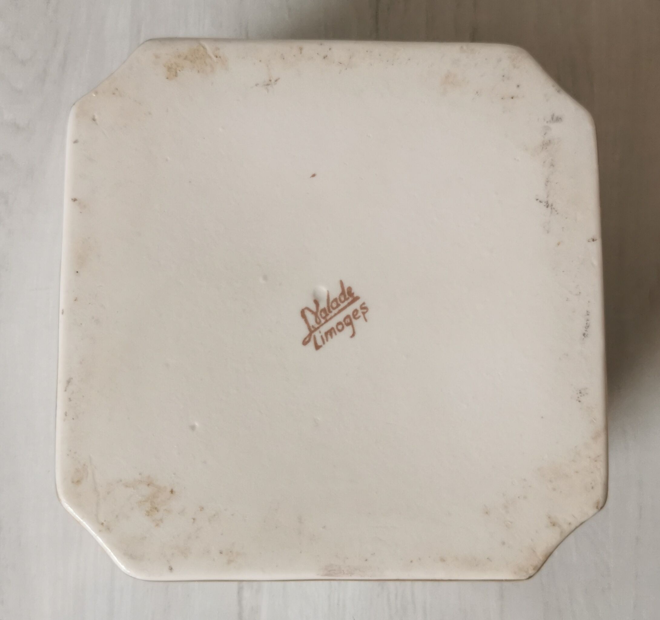 Porcelain bonbonnièree de Limoges