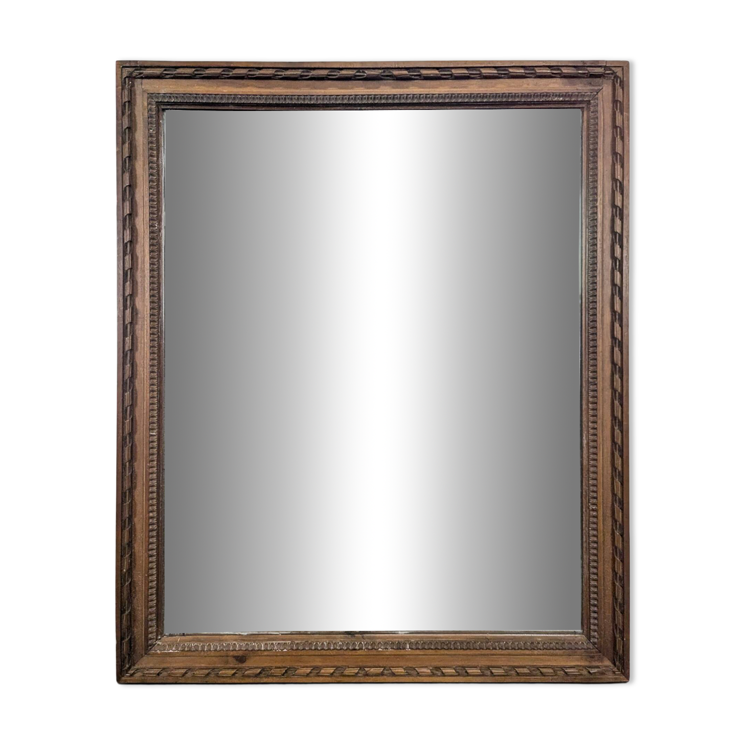 Miroir Napoléon III à cadre en bois sculpté et doré