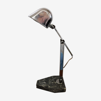 Articulated arm desk lamp