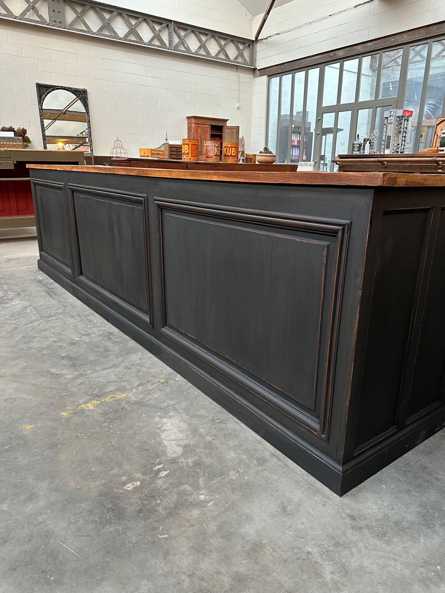 Counter early twentieth oak