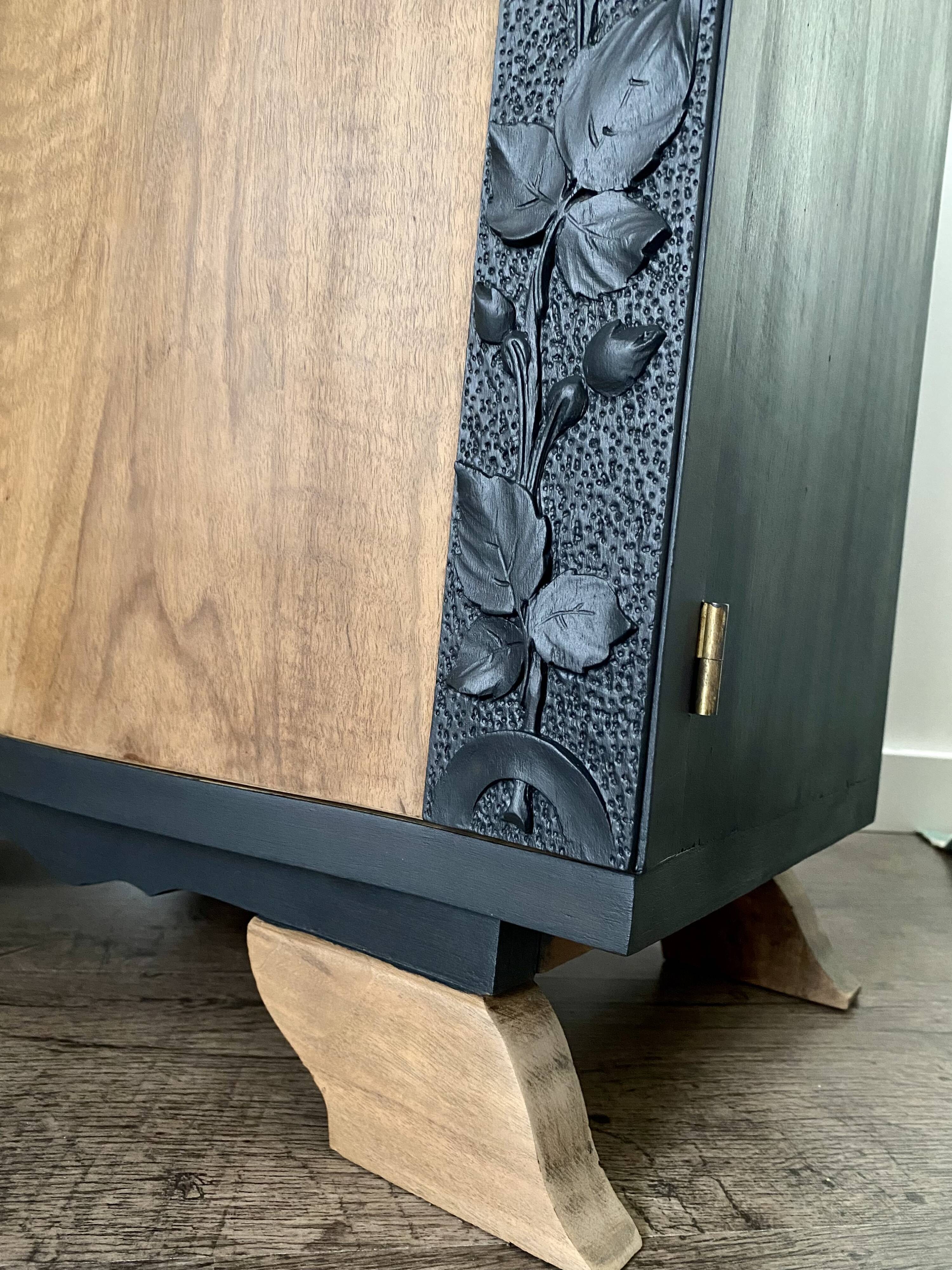 Paire de chevets Art Deco noir et bois