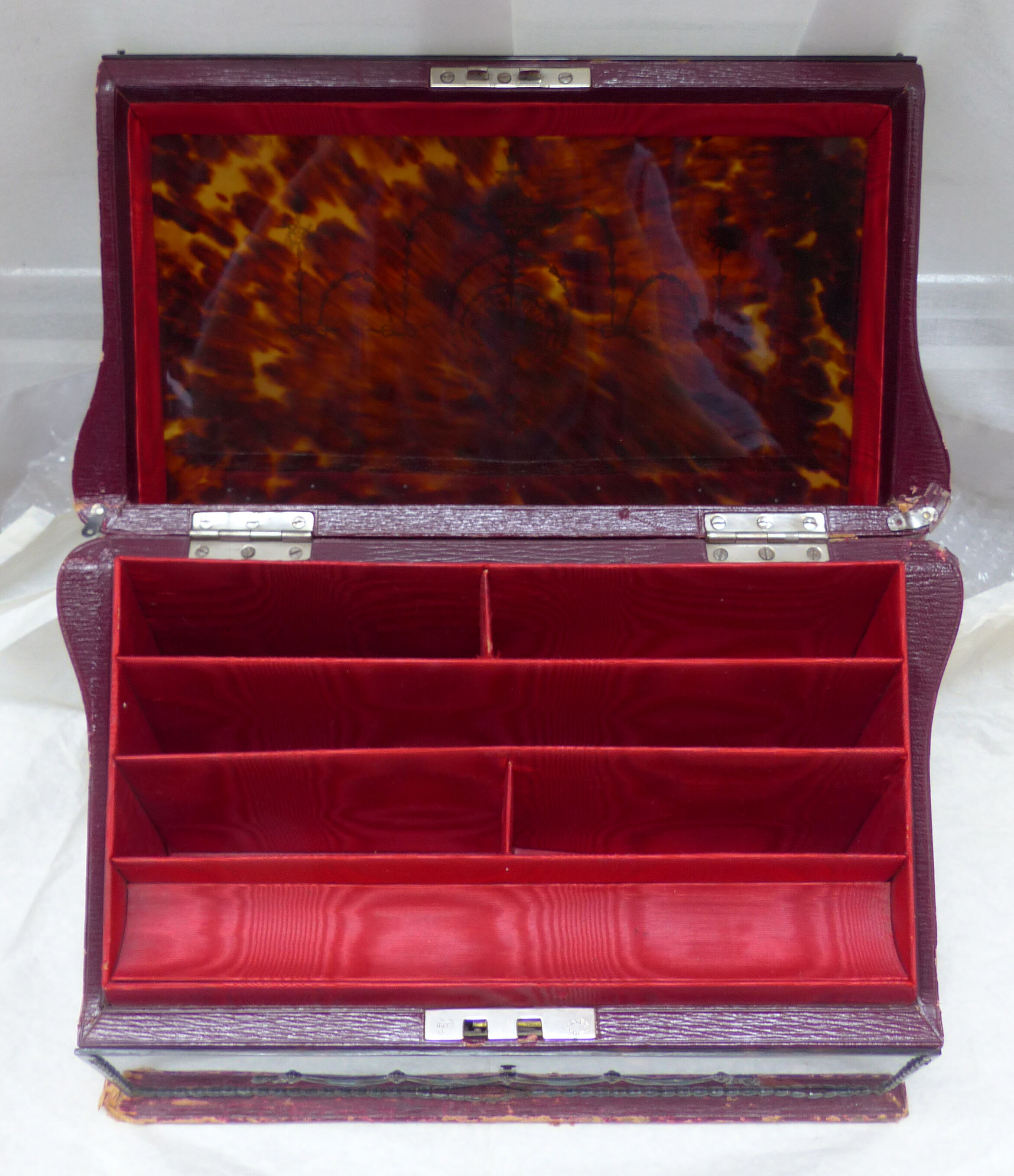 Silver and scale mail box