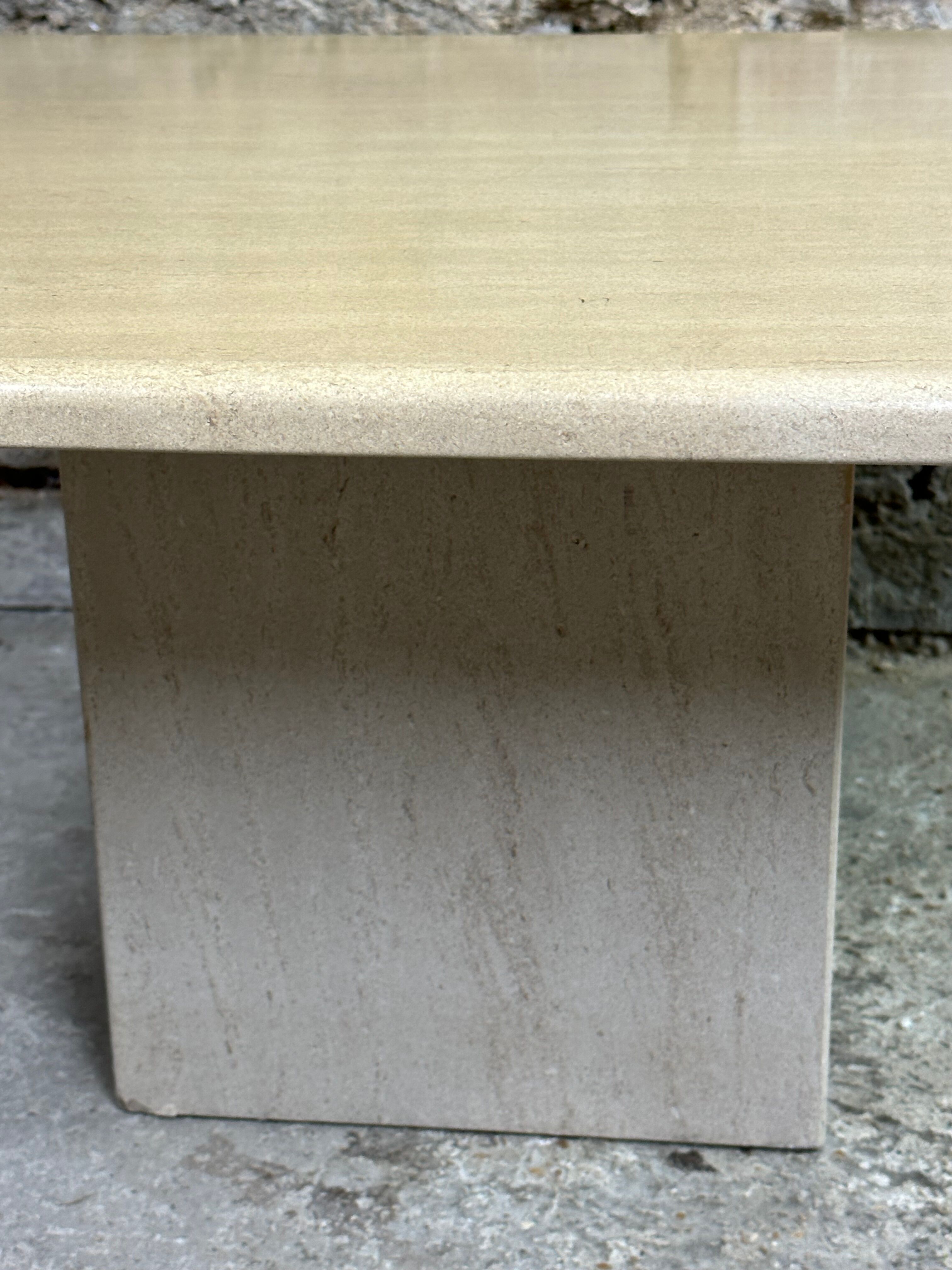 Table basse carrée vintage en travertin italie 1980
