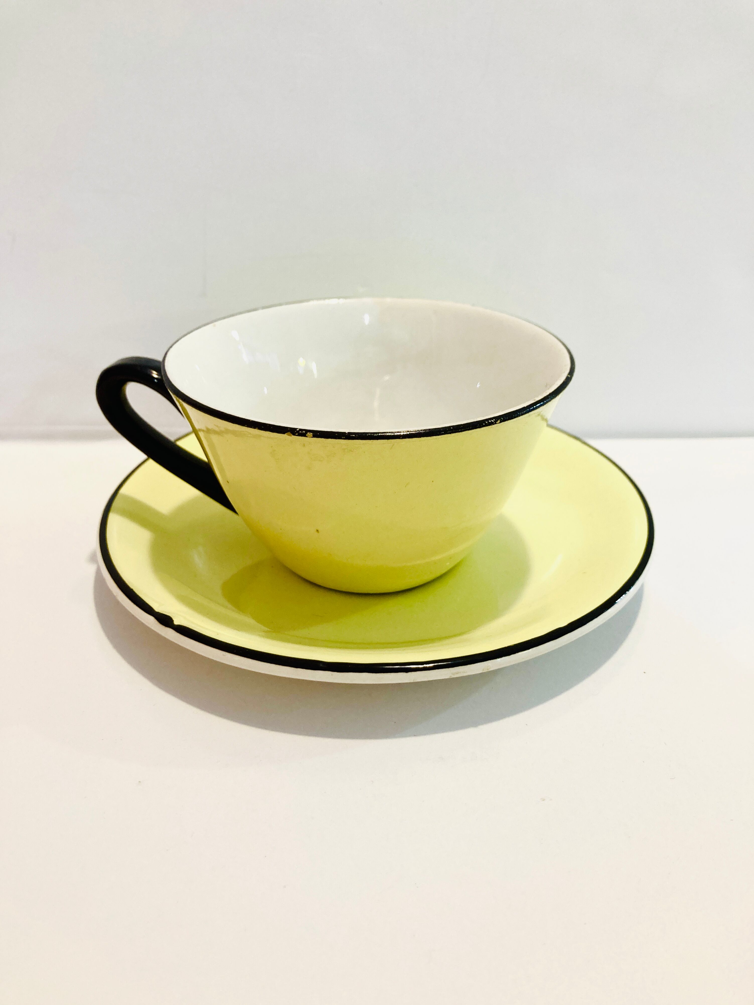 4 pastel yellow cups moulin des loups 50s