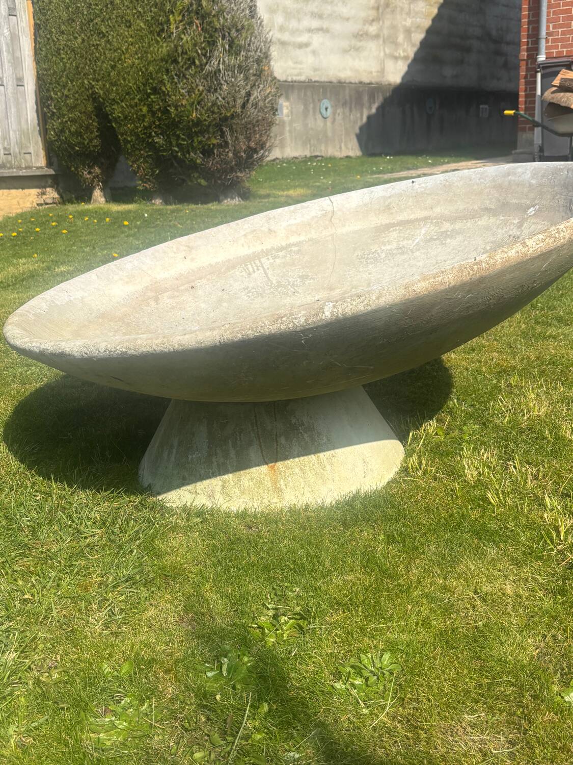 Outdoor planter pot