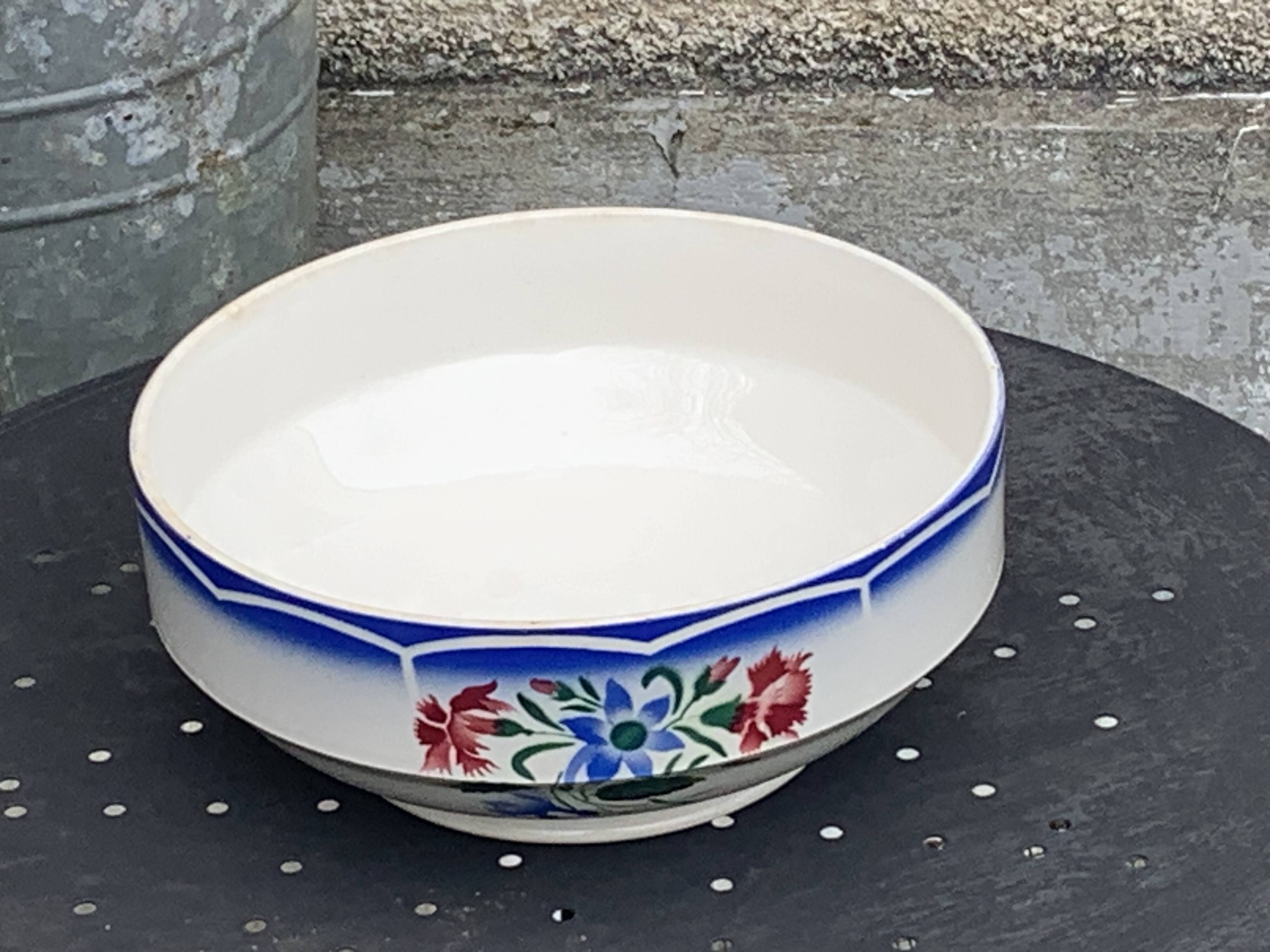 Salad bowl, Elorn model, Digoin and Sarreguemines, France, carnation motifs