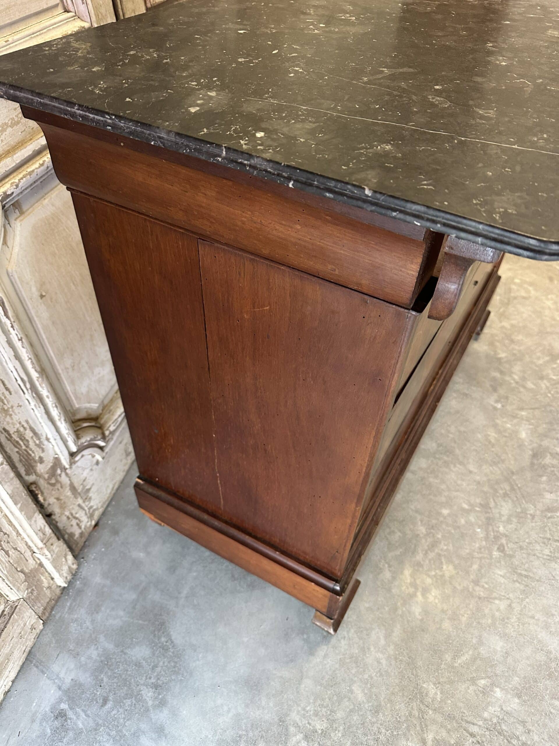 Louis Philippe mahogany commode 19th century