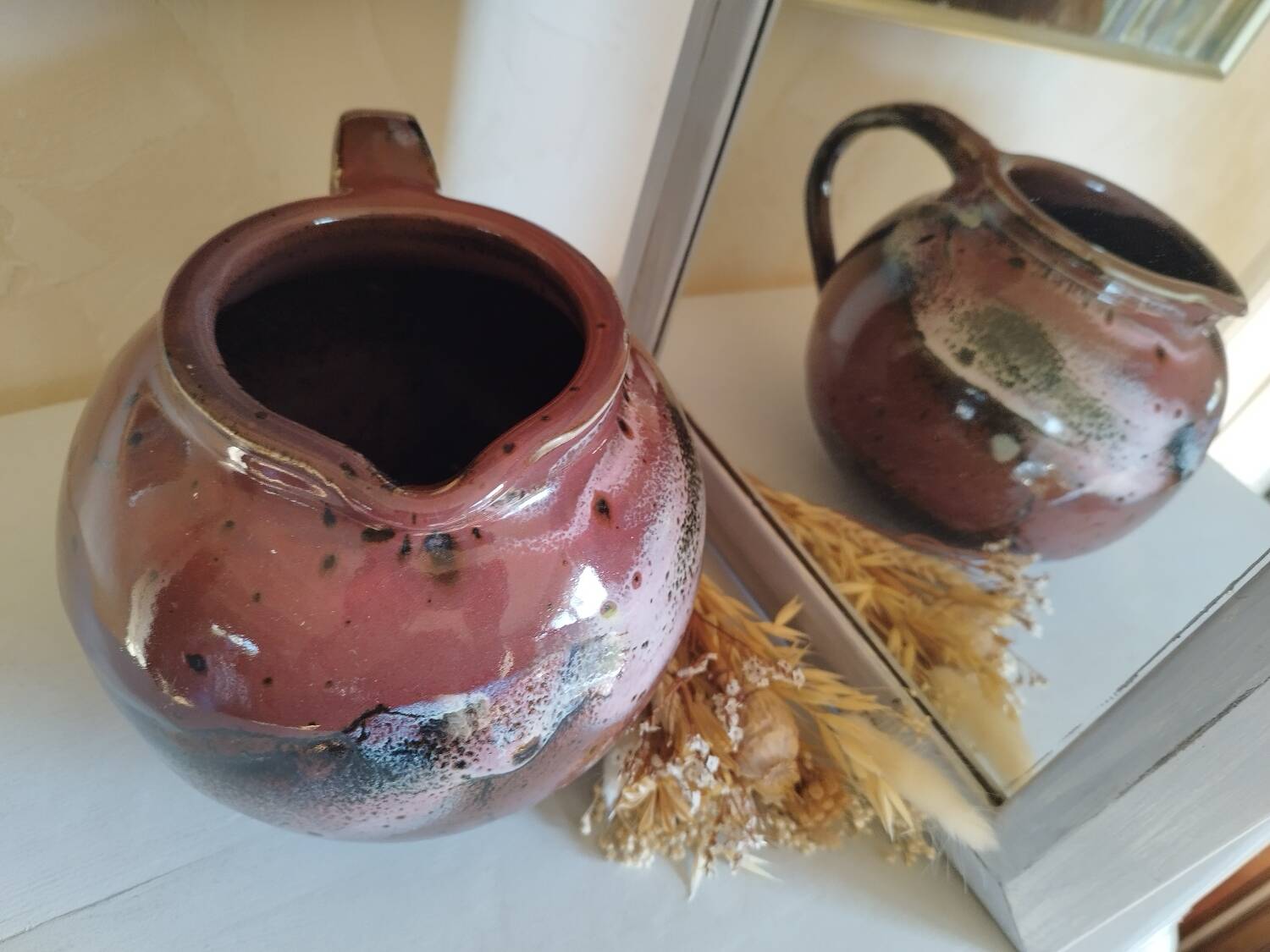 Stoneware pitcher by Matthieu Liévois in shades of red