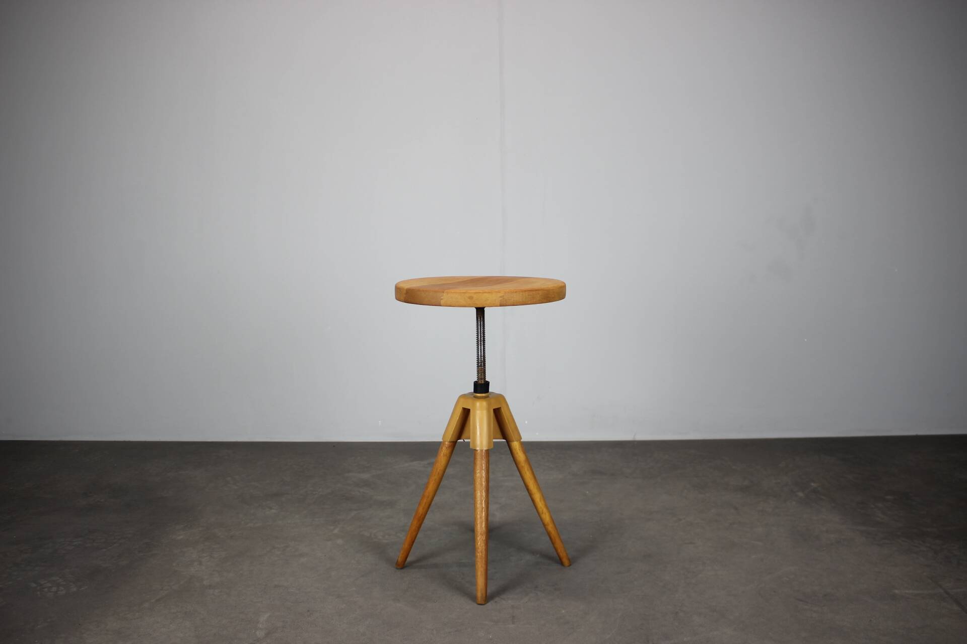 Tabouret d'atelier réglable du milieu du siècle, Tchécoslovaquie, années 1960